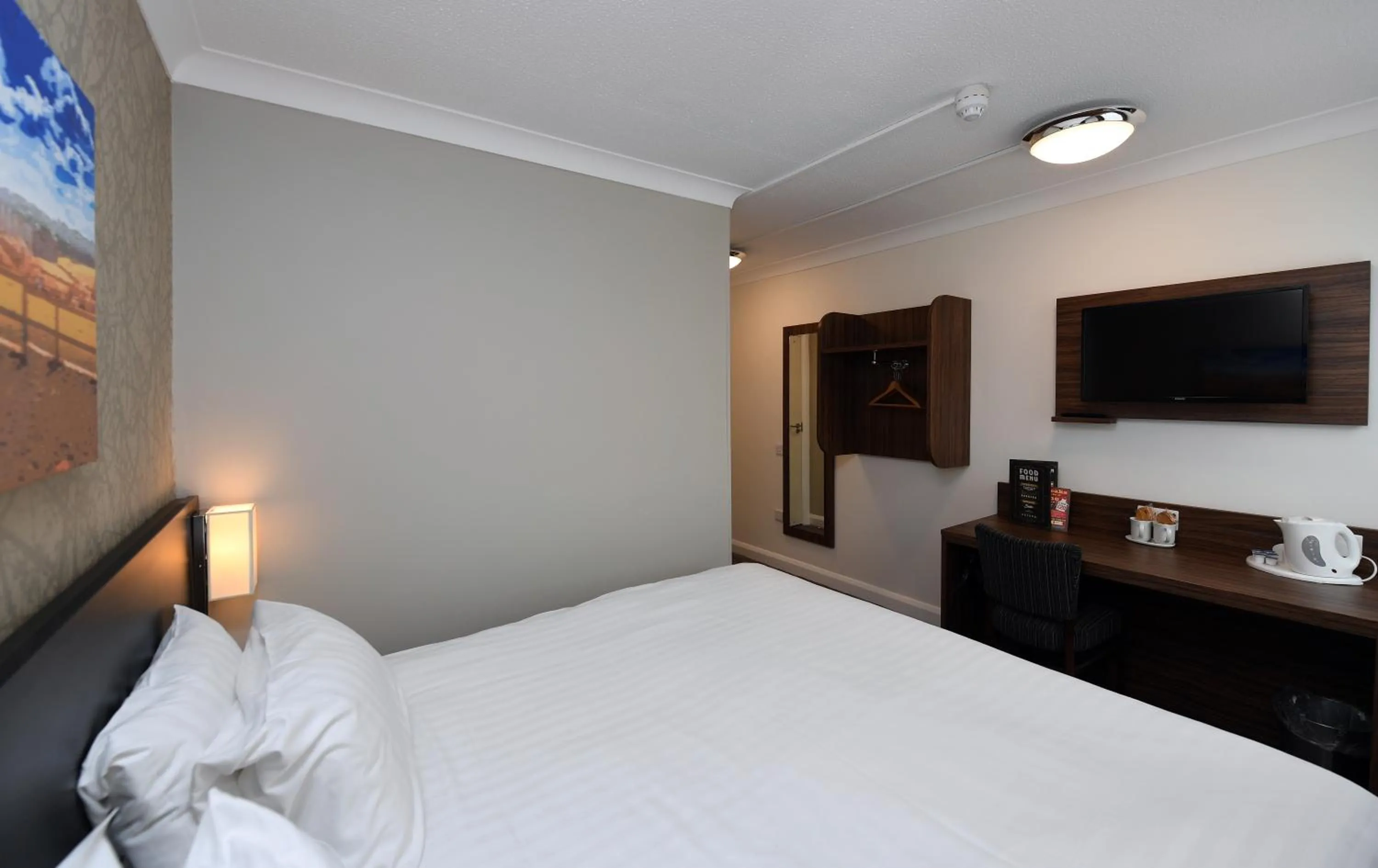 Bedroom, Bed in Wynnstay Arms, Wrexham by Marston's Inns