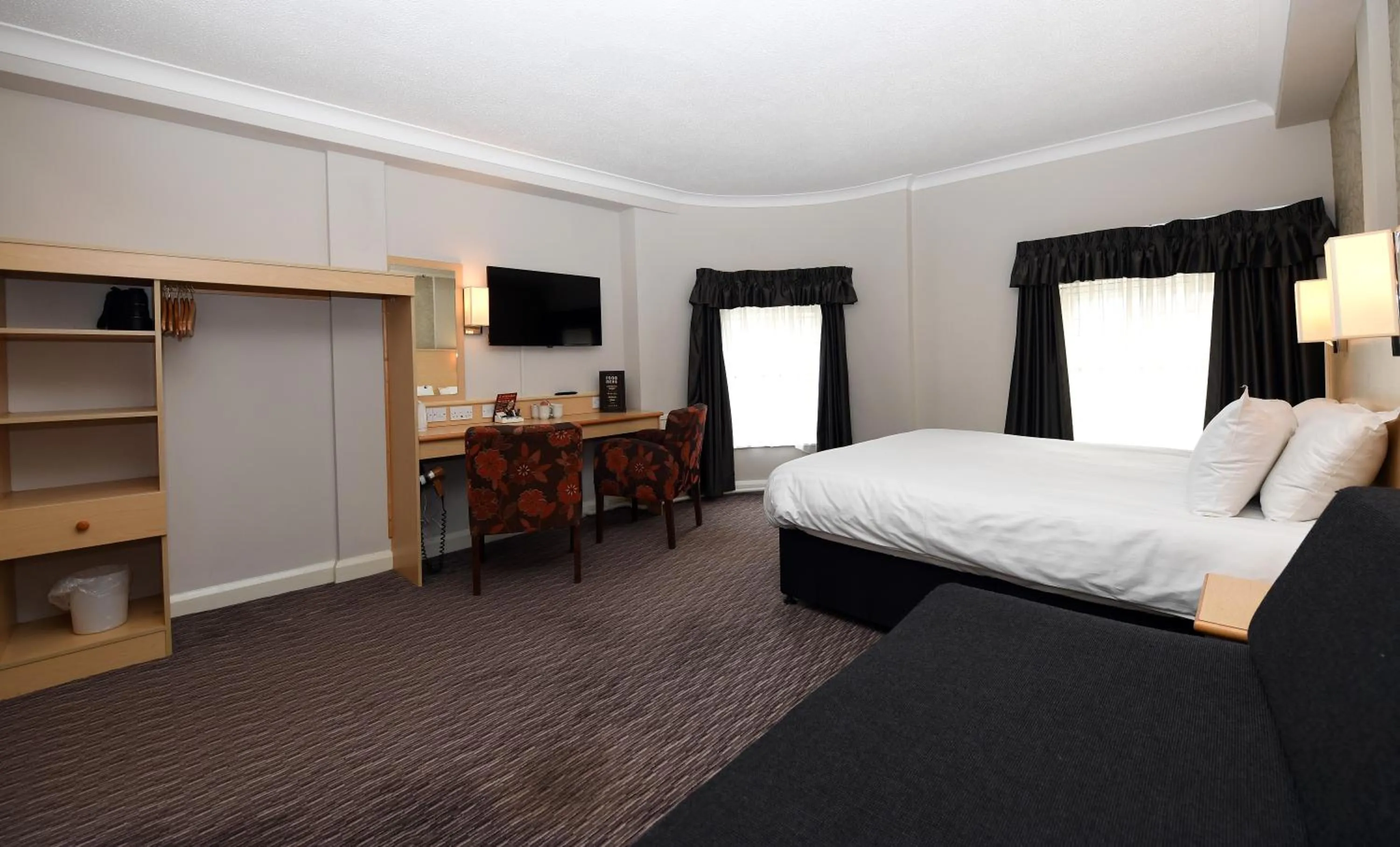 Bedroom, Bed in Wynnstay Arms, Wrexham by Marston's Inns