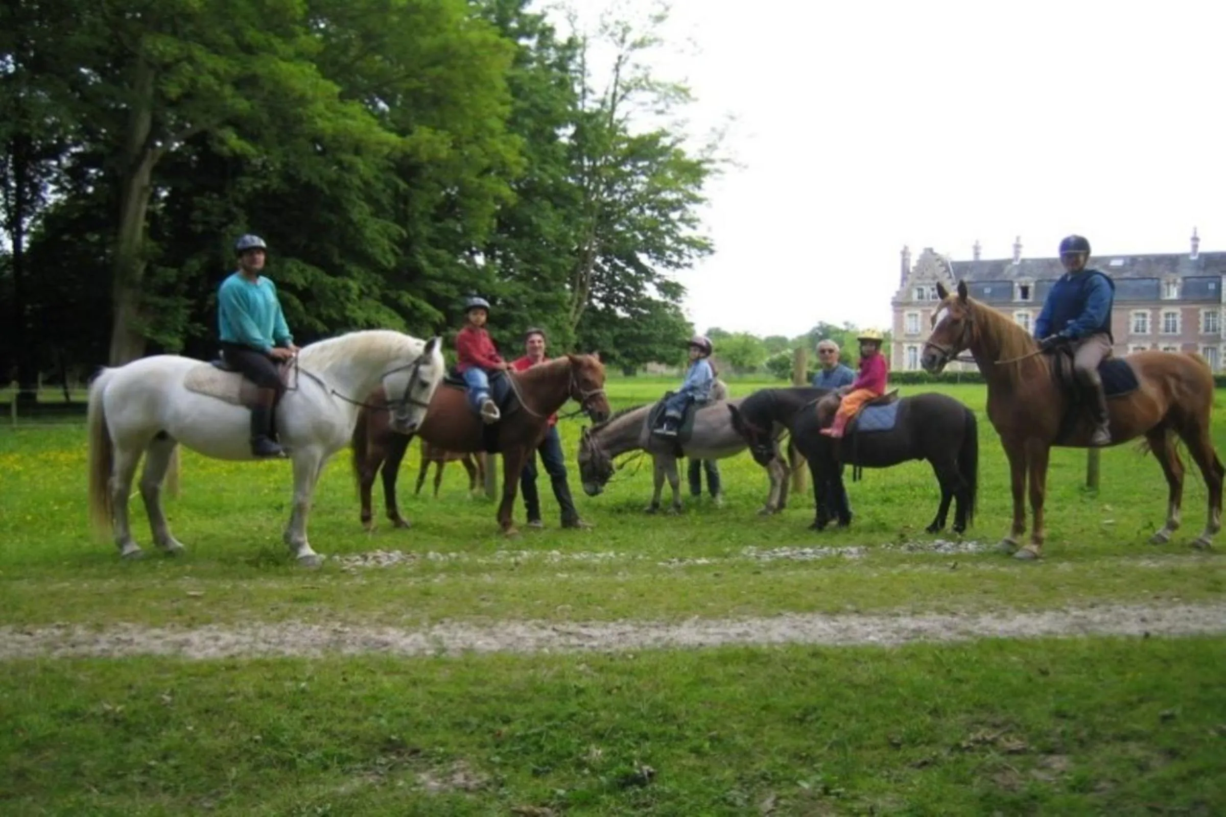 Horse-riding in Château de Behen