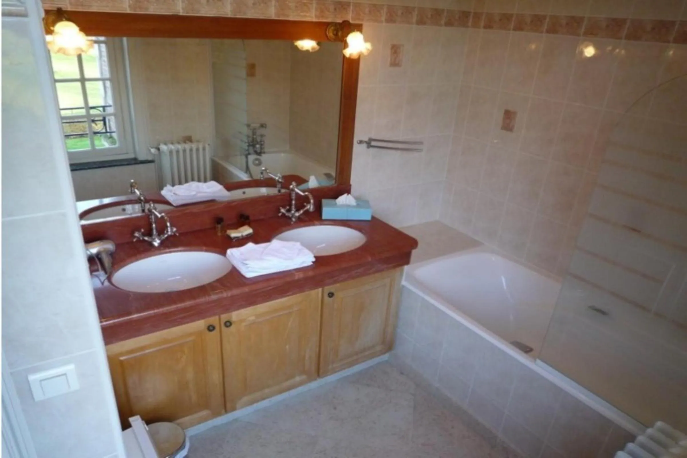 Bathroom in Château de Behen