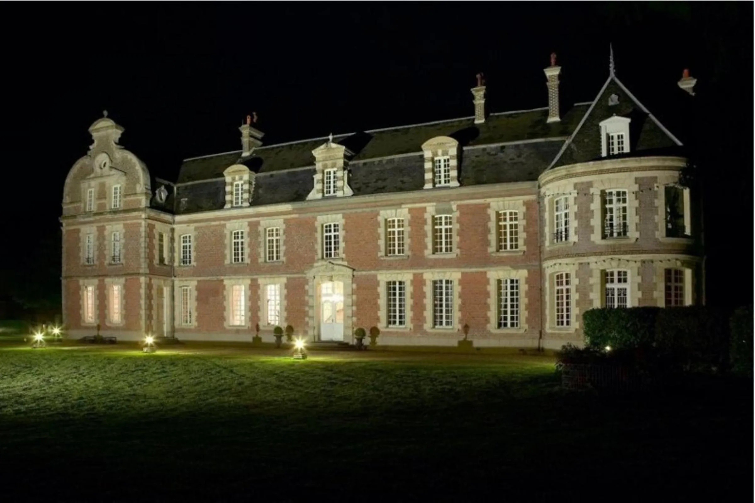 Property building in Château de Behen