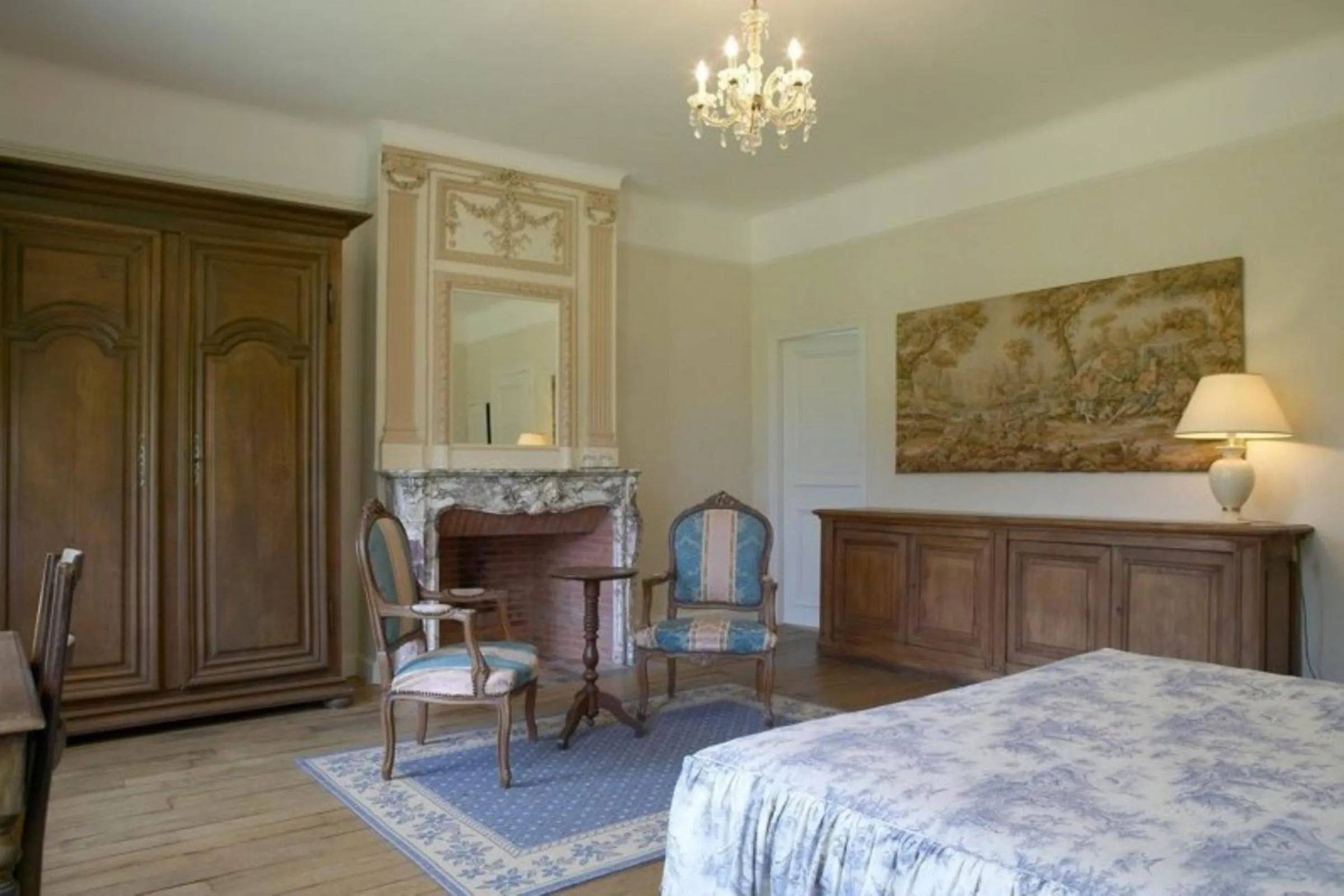 Photo of the whole room, Bed in Château de Behen
