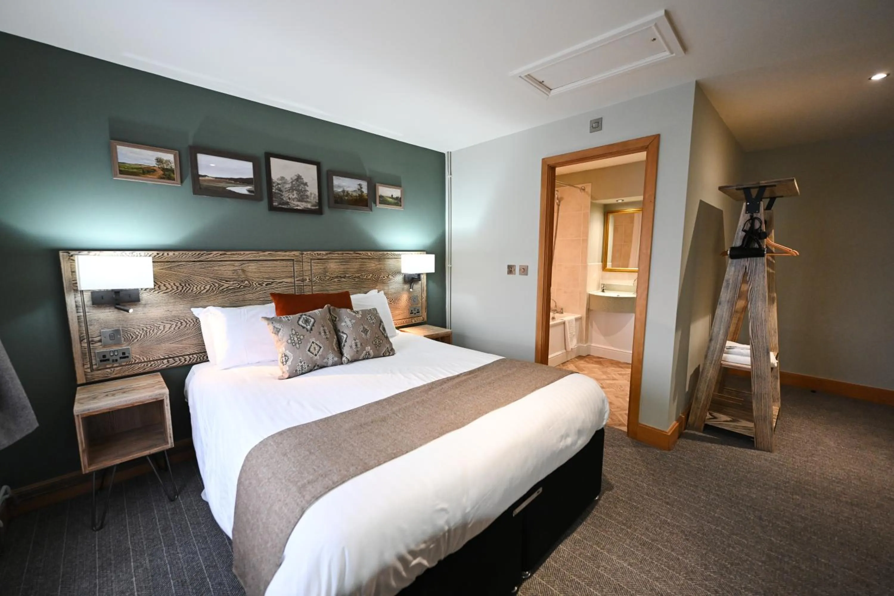 Bedroom, Bed in Crewe & Harpur, Derby by Marston's Inns