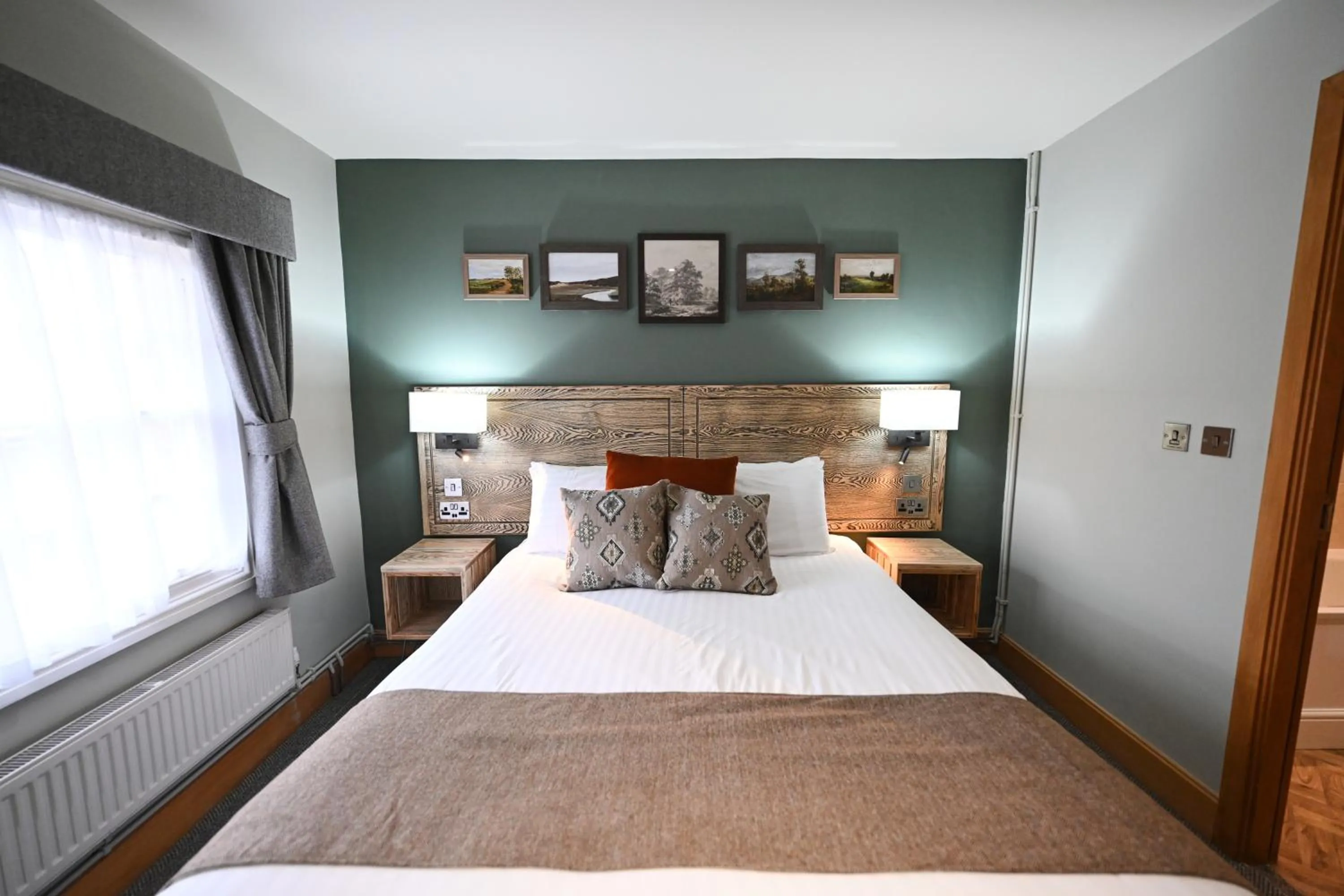 Bedroom, Bed in Crewe & Harpur, Derby by Marston's Inns