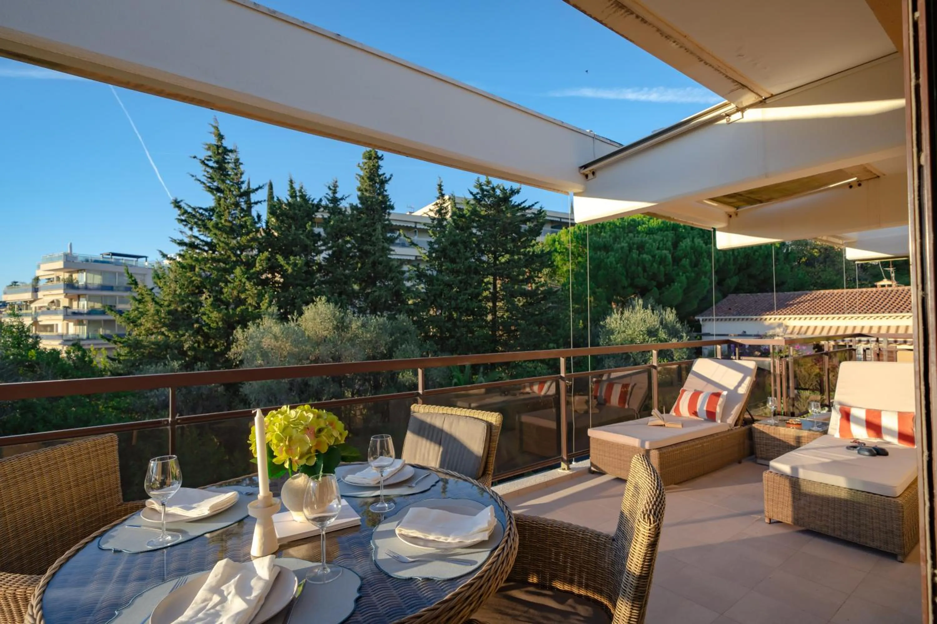 Vivre Cannes l Parking l Balcony l 15min to La Croisette