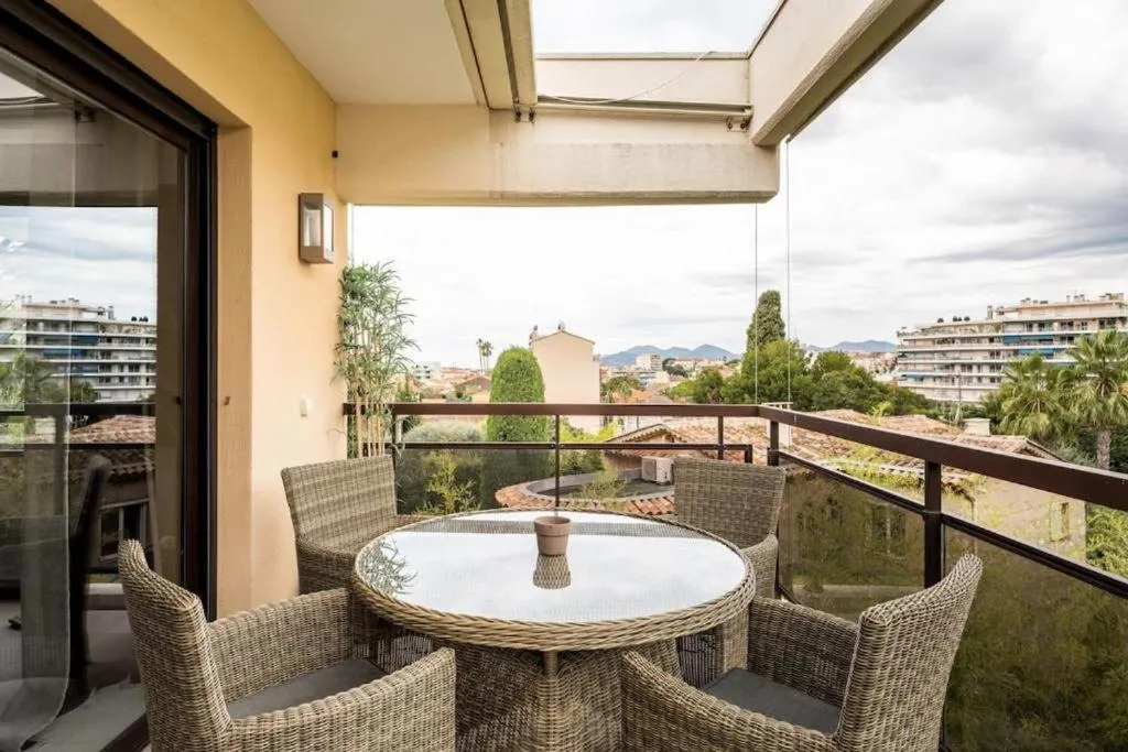 Vivre Cannes l Parking l Balcony l 15min to La Croisette