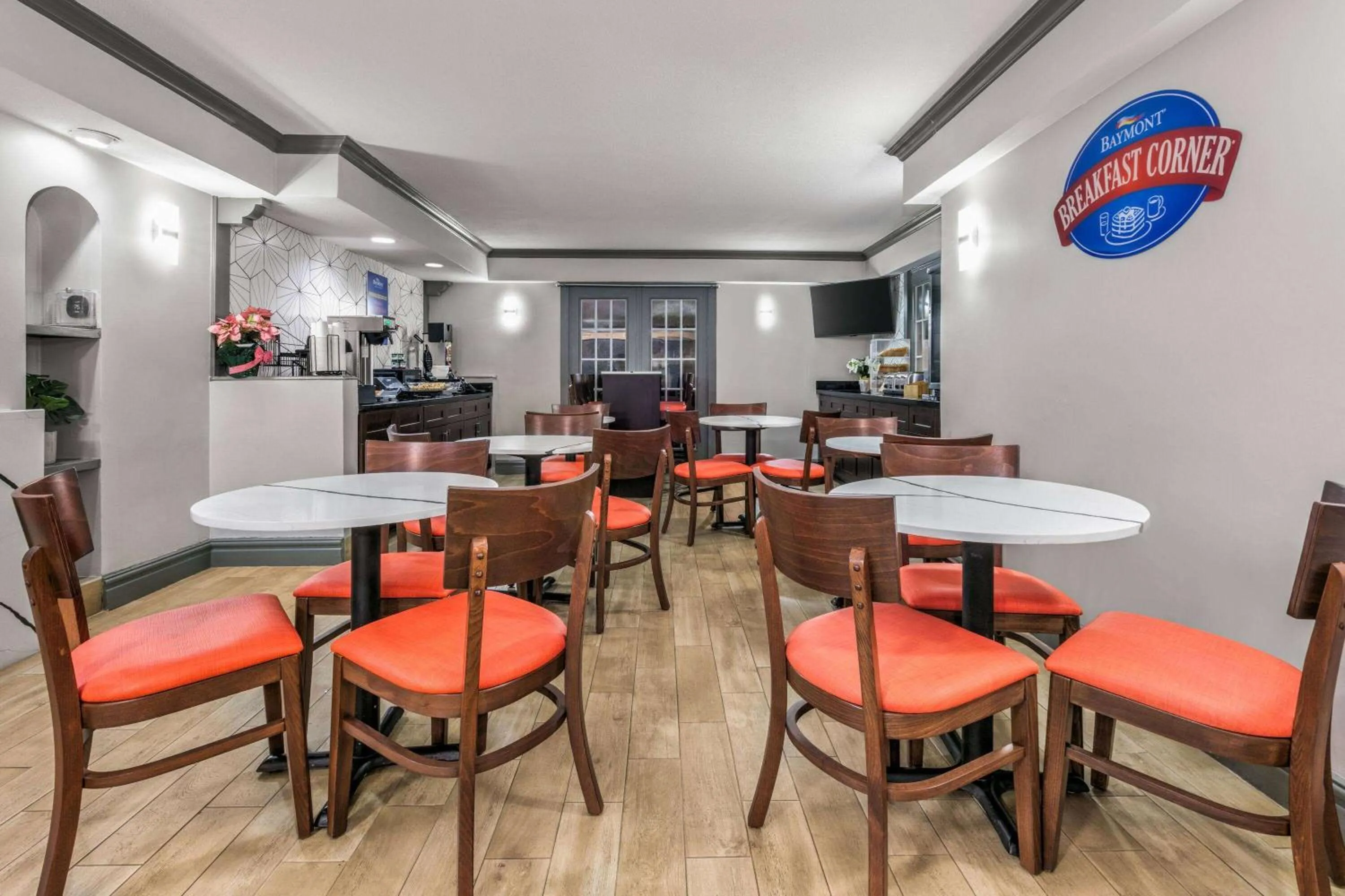 Breakfast in Baymont by Wyndham Austin University Area