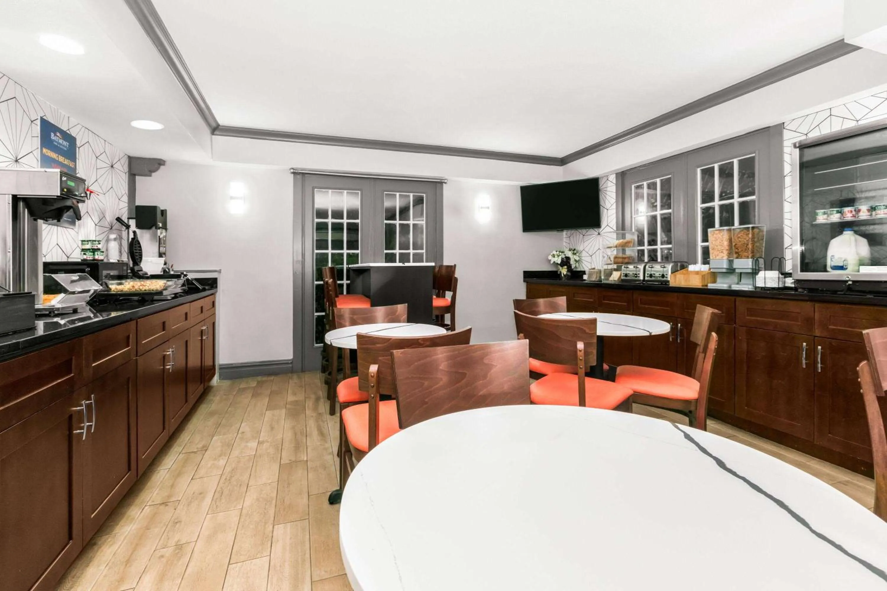 Breakfast in Baymont by Wyndham Austin University Area