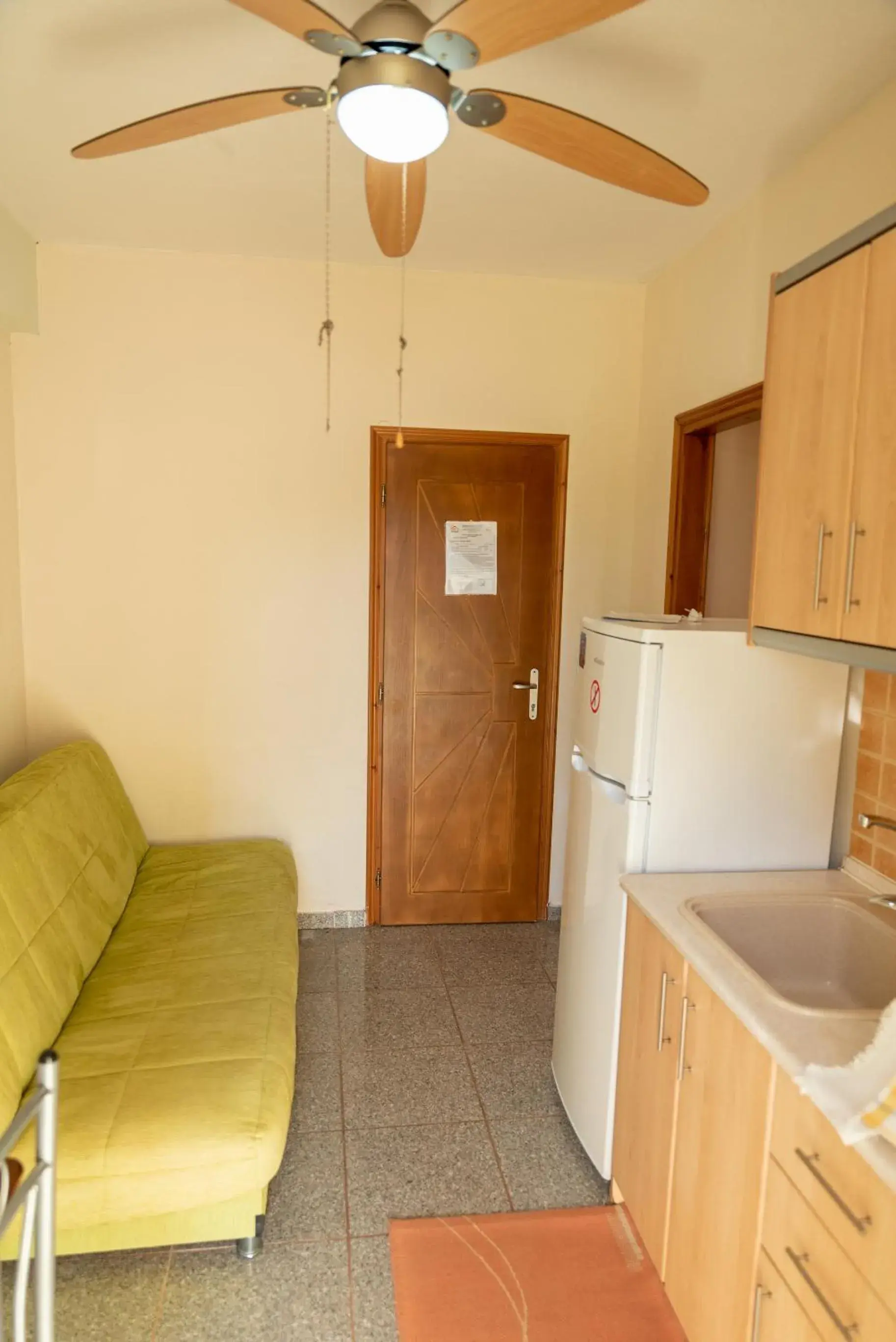 Classic Quadruple Room in Nikos Apartments Classic Quadruple Room in Nikos Apartments
