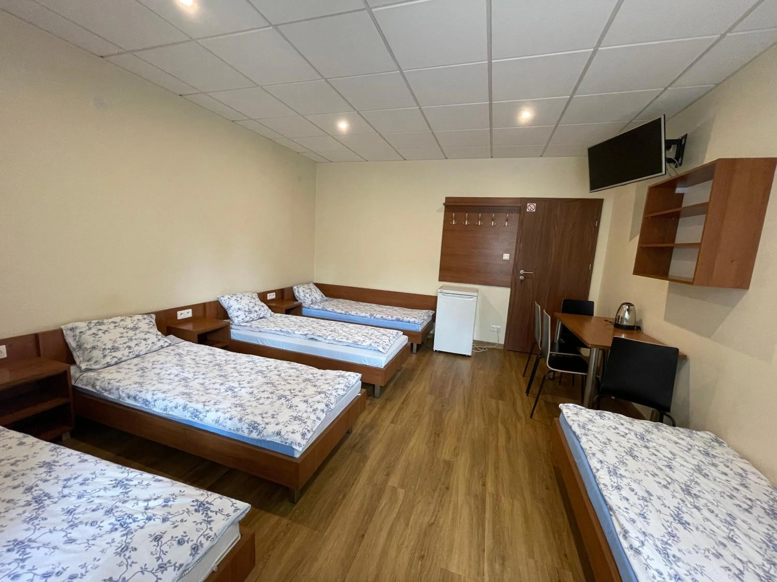 Apartment With Shared Bathroom in ANNA NOCLEGI