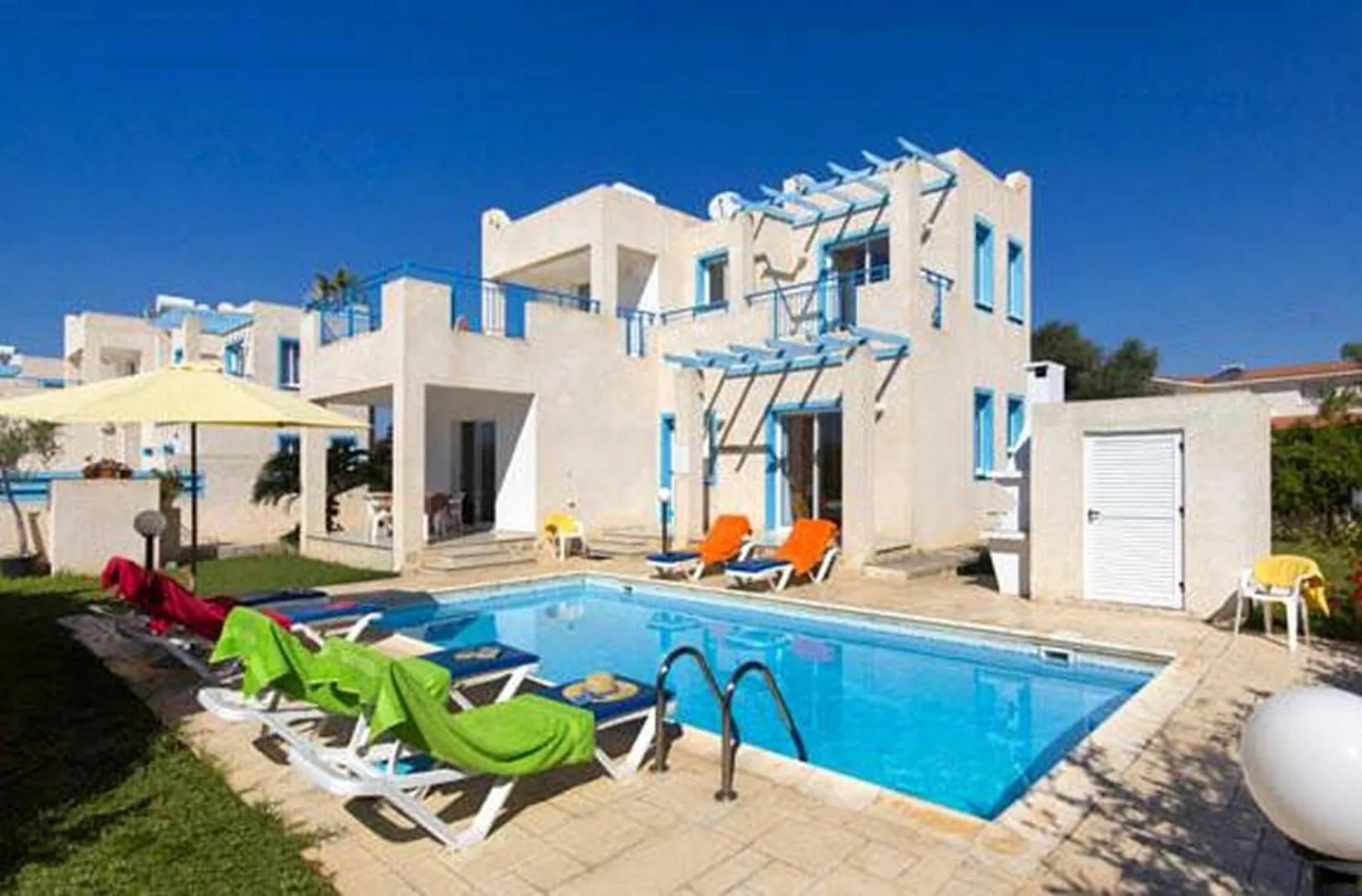 Swimming pool in Philippos Paphos villas - villa 3