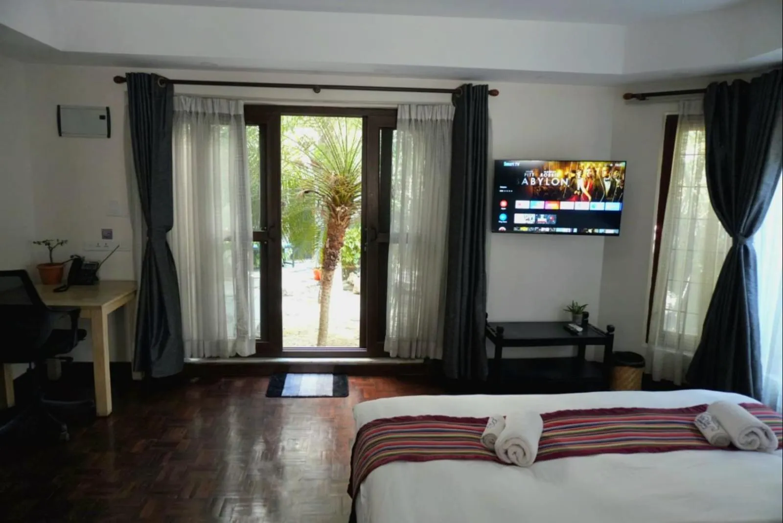 TV and multimedia, Bed in ViaVia Boutique Hotel - Kathmandu