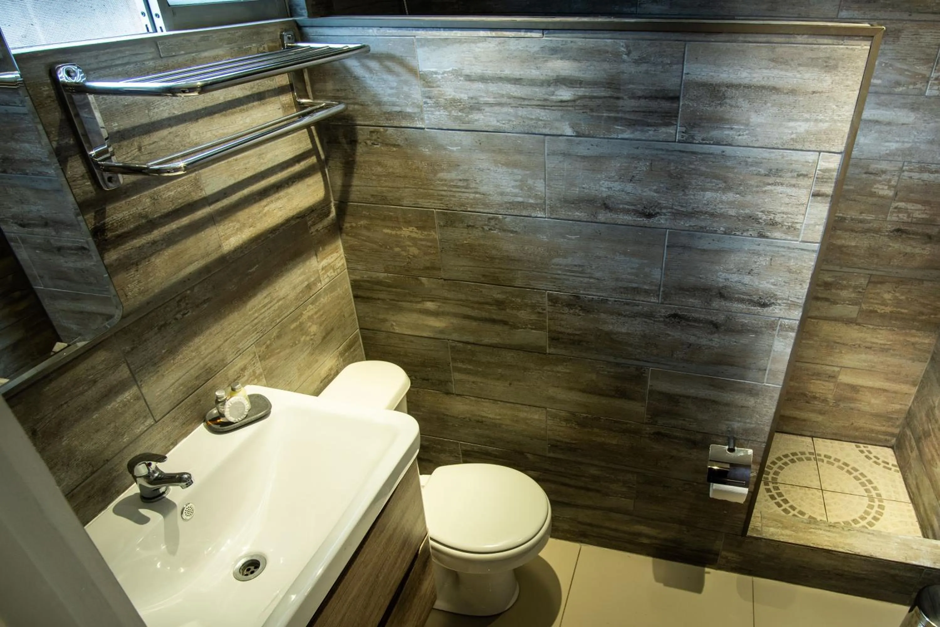 Bathroom in Inaki Uhi Hotel