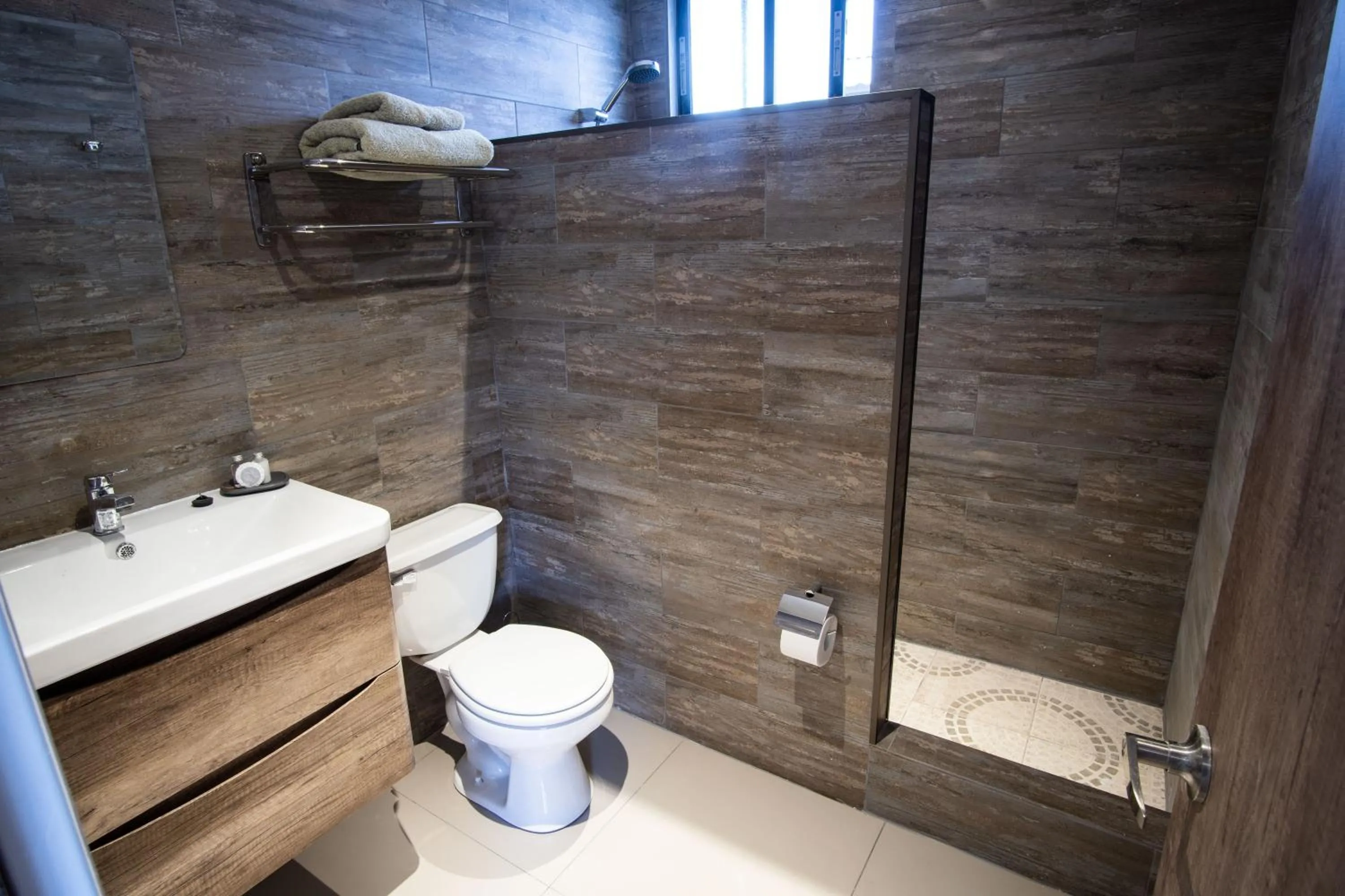 Bathroom in Inaki Uhi Hotel