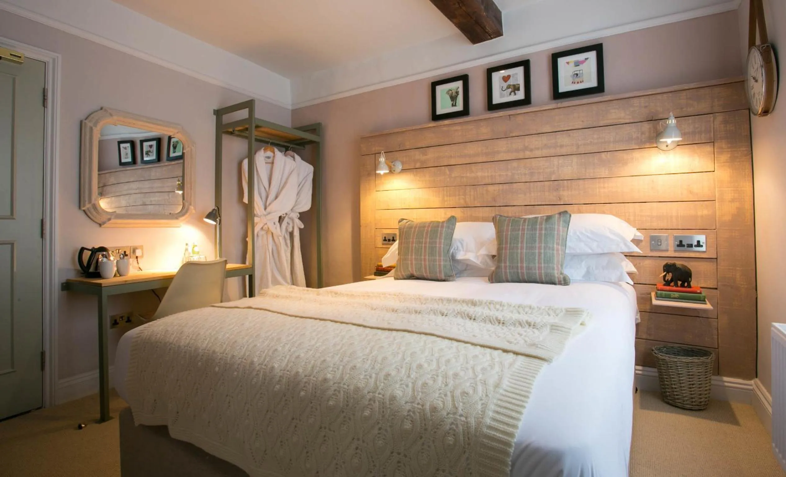 Bed in The Elephant at the Market