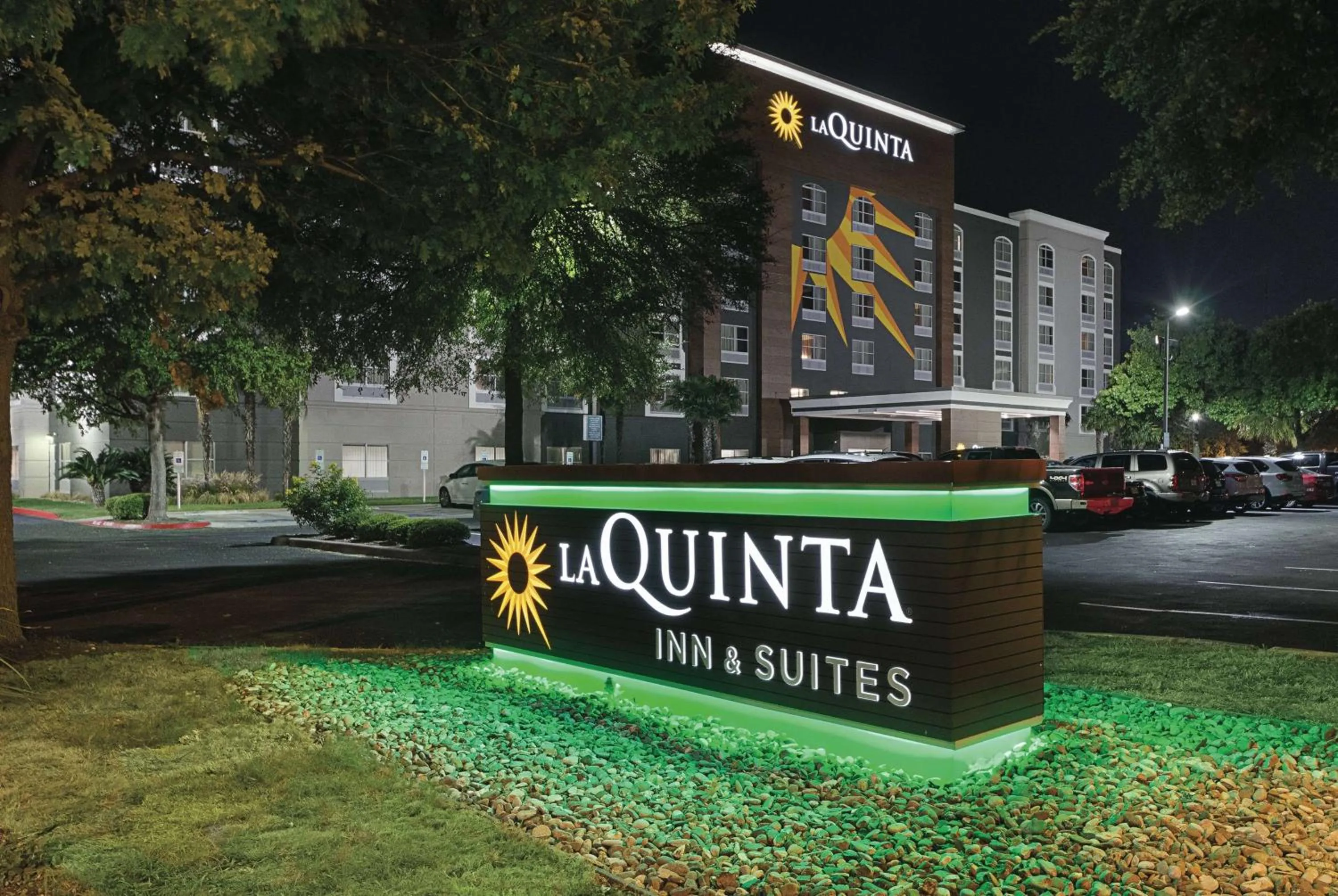 Property building in La Quinta Inn & Suites by Wyndham San Antonio Downtown