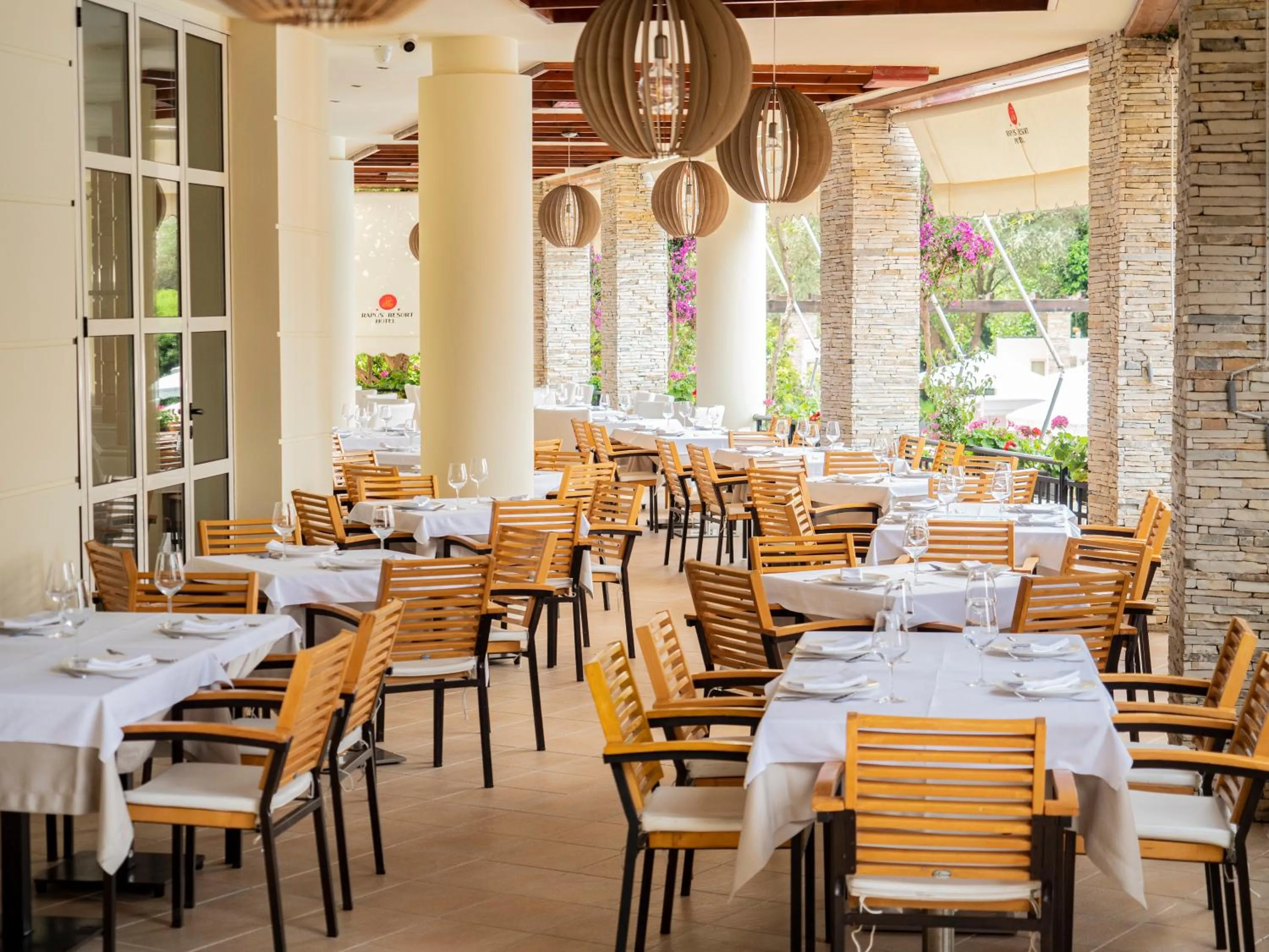 Restaurant/places to eat in Rapo's Resort Hotel