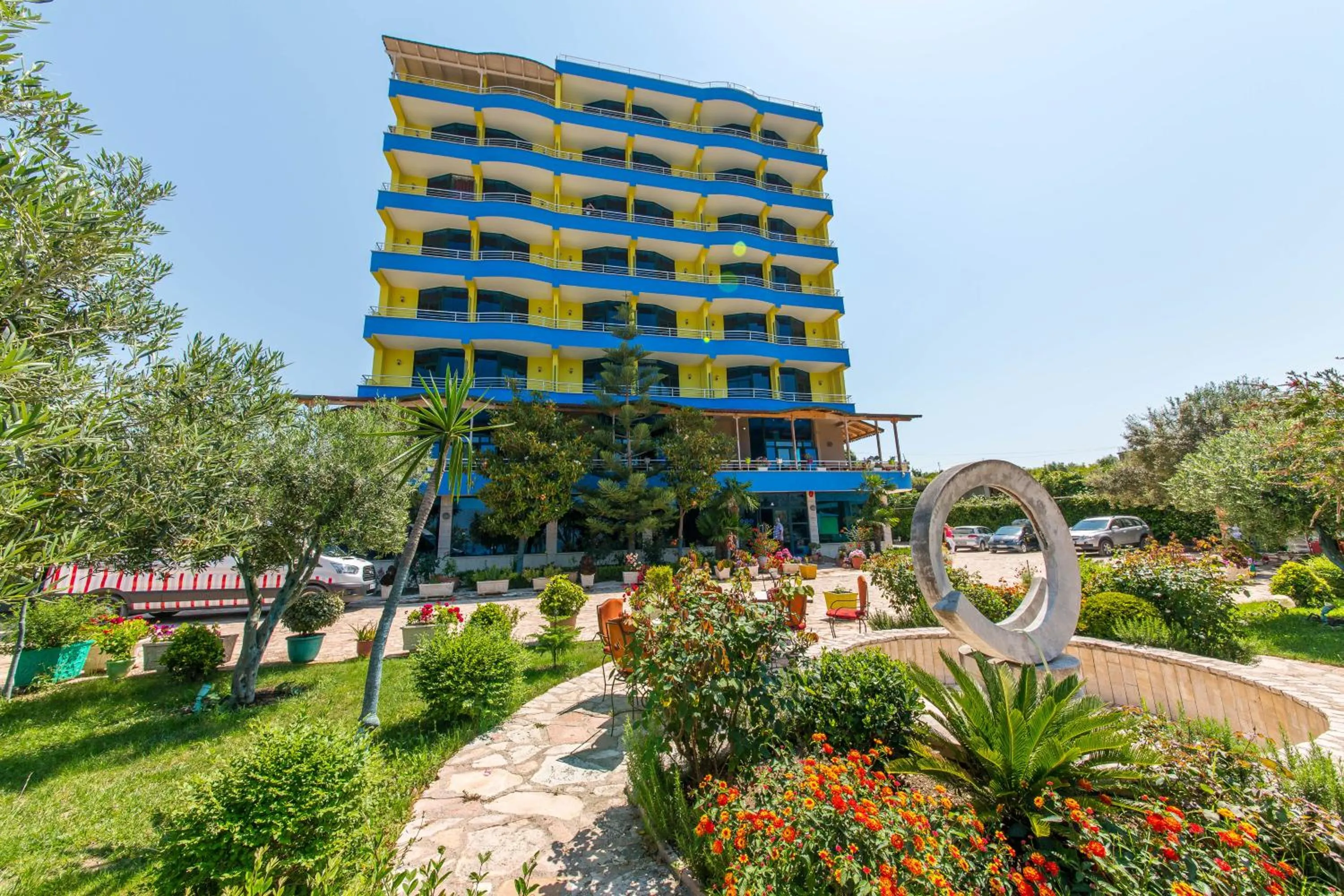 Facade/entrance in Hotel Bahamas