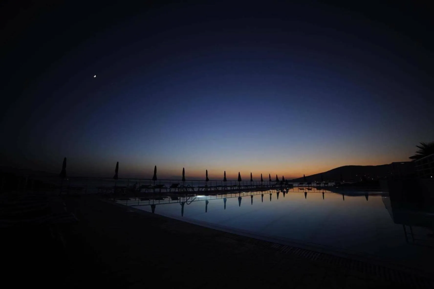 Night in Hotel Bahamas