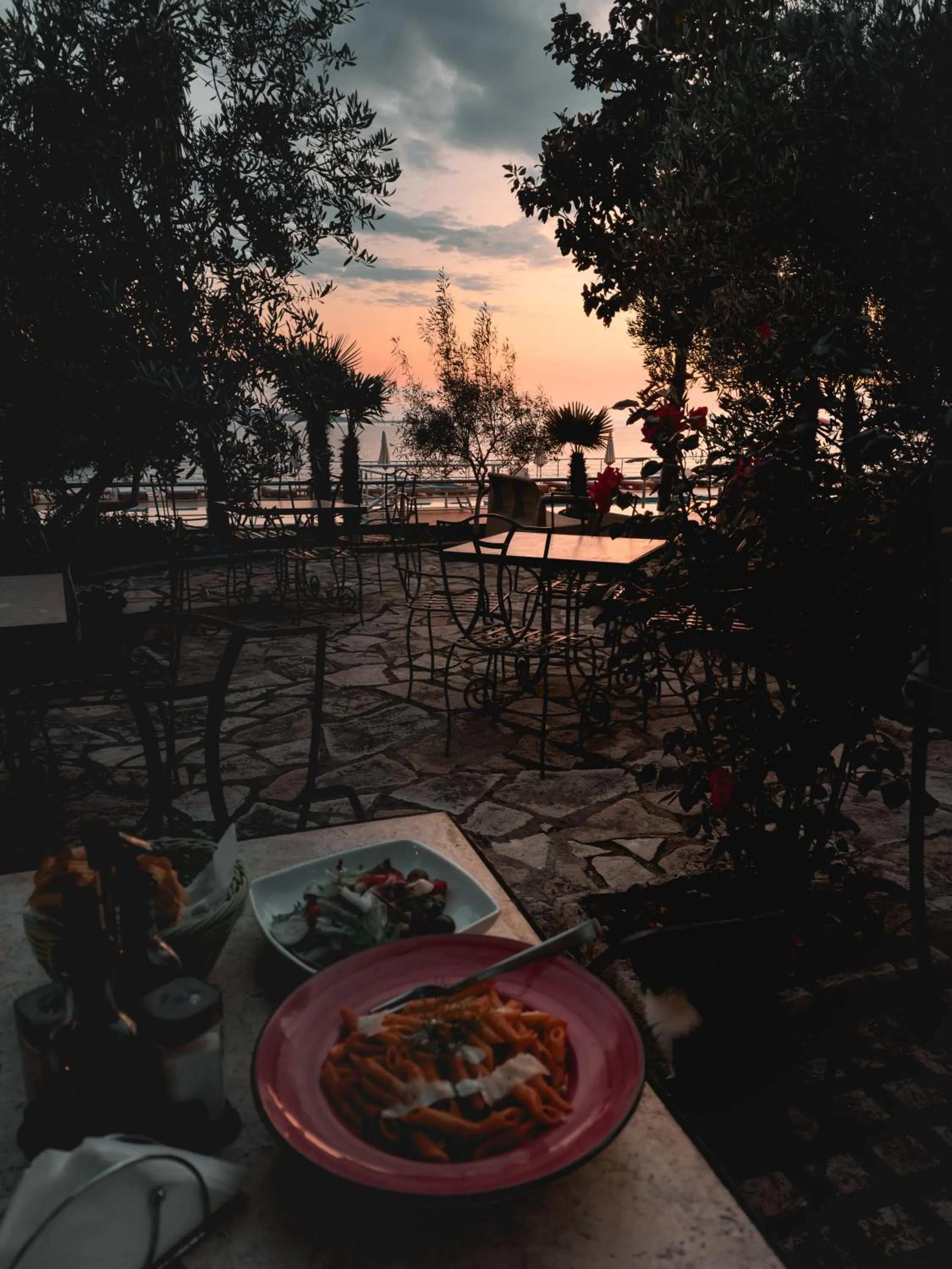 Restaurant/places to eat in Hotel Bahamas