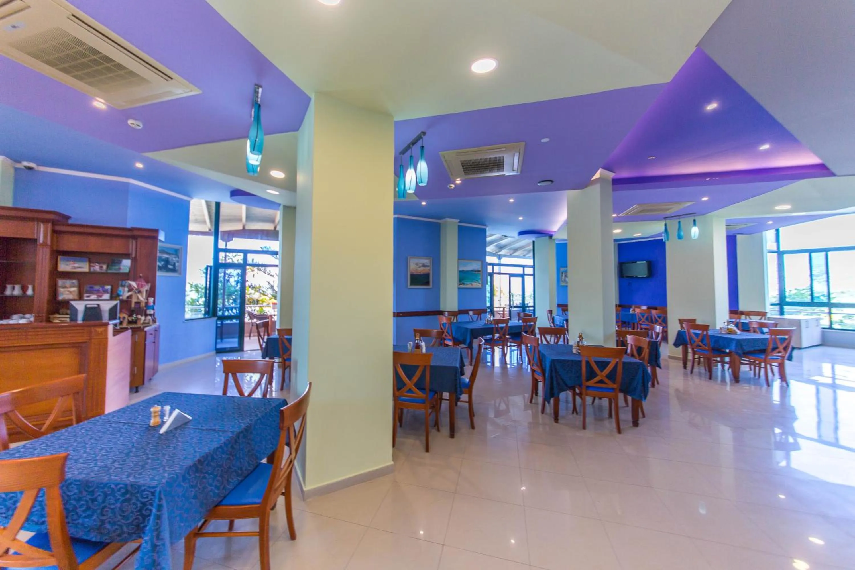 Restaurant/places to eat in Hotel Bahamas