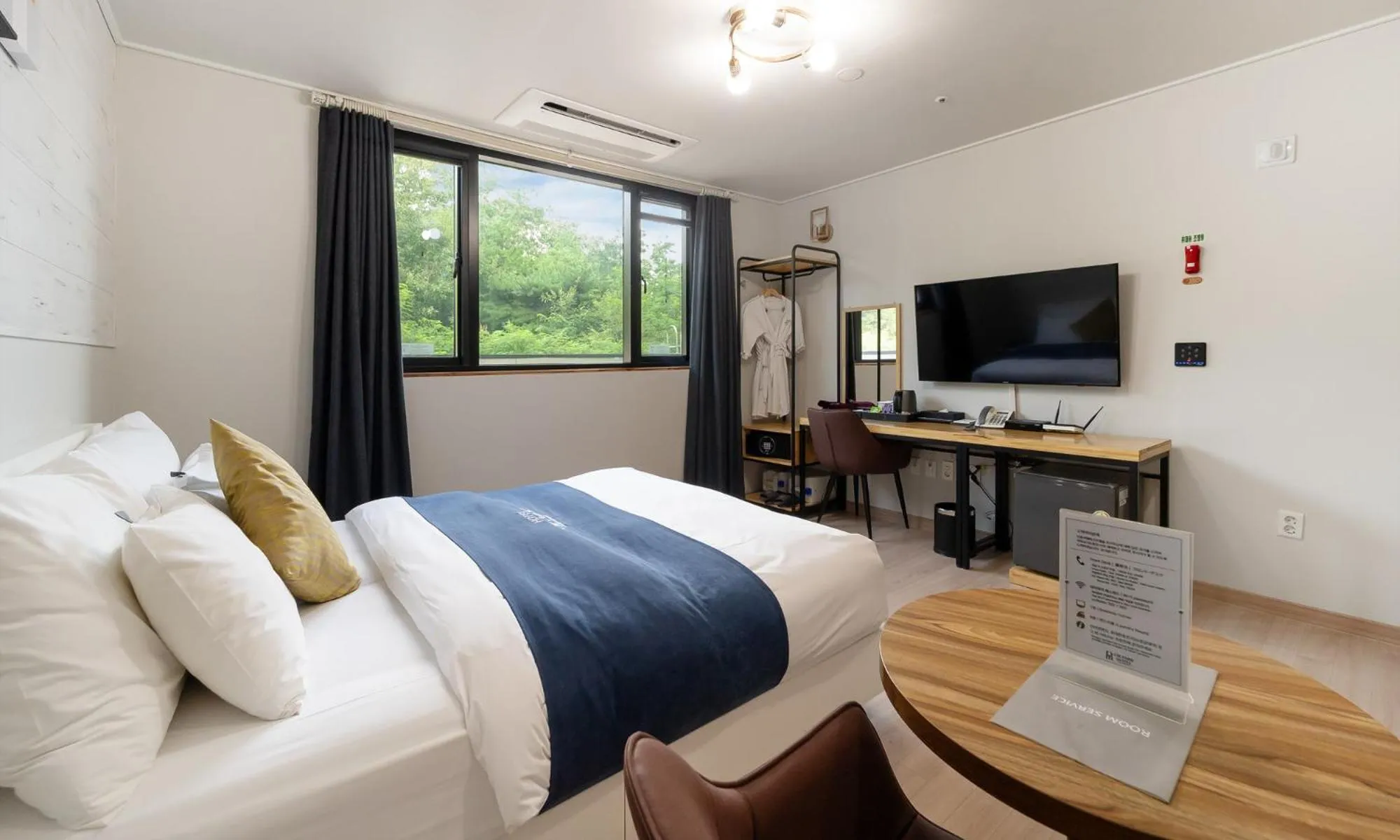 Bed in CM Park Hotel