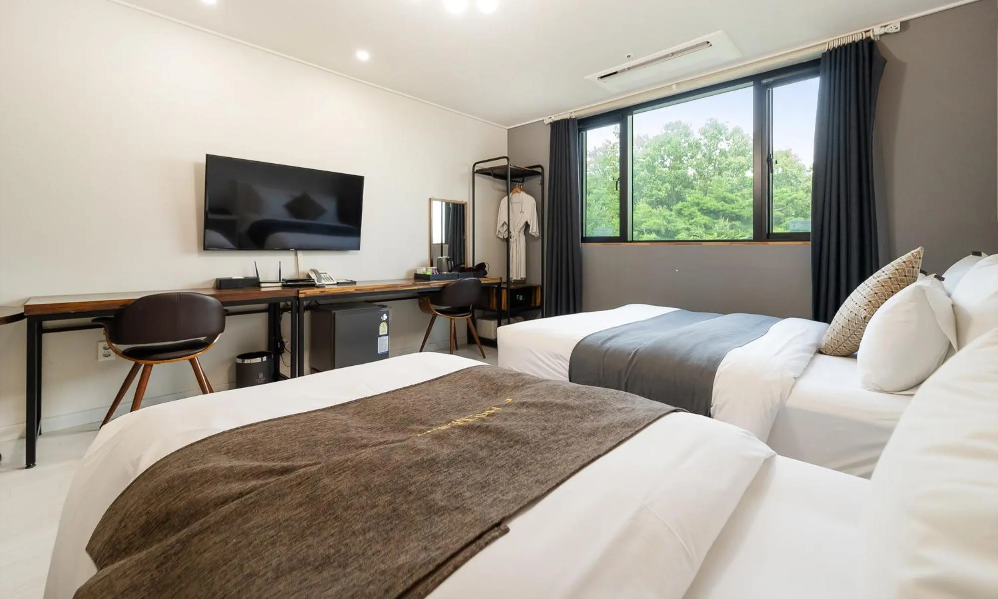 Bed in CM Park Hotel