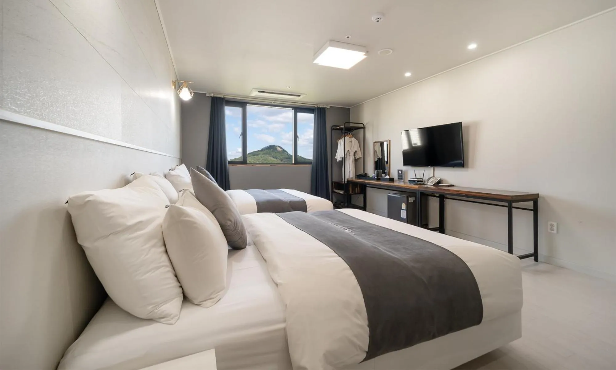 Bed in CM Park Hotel