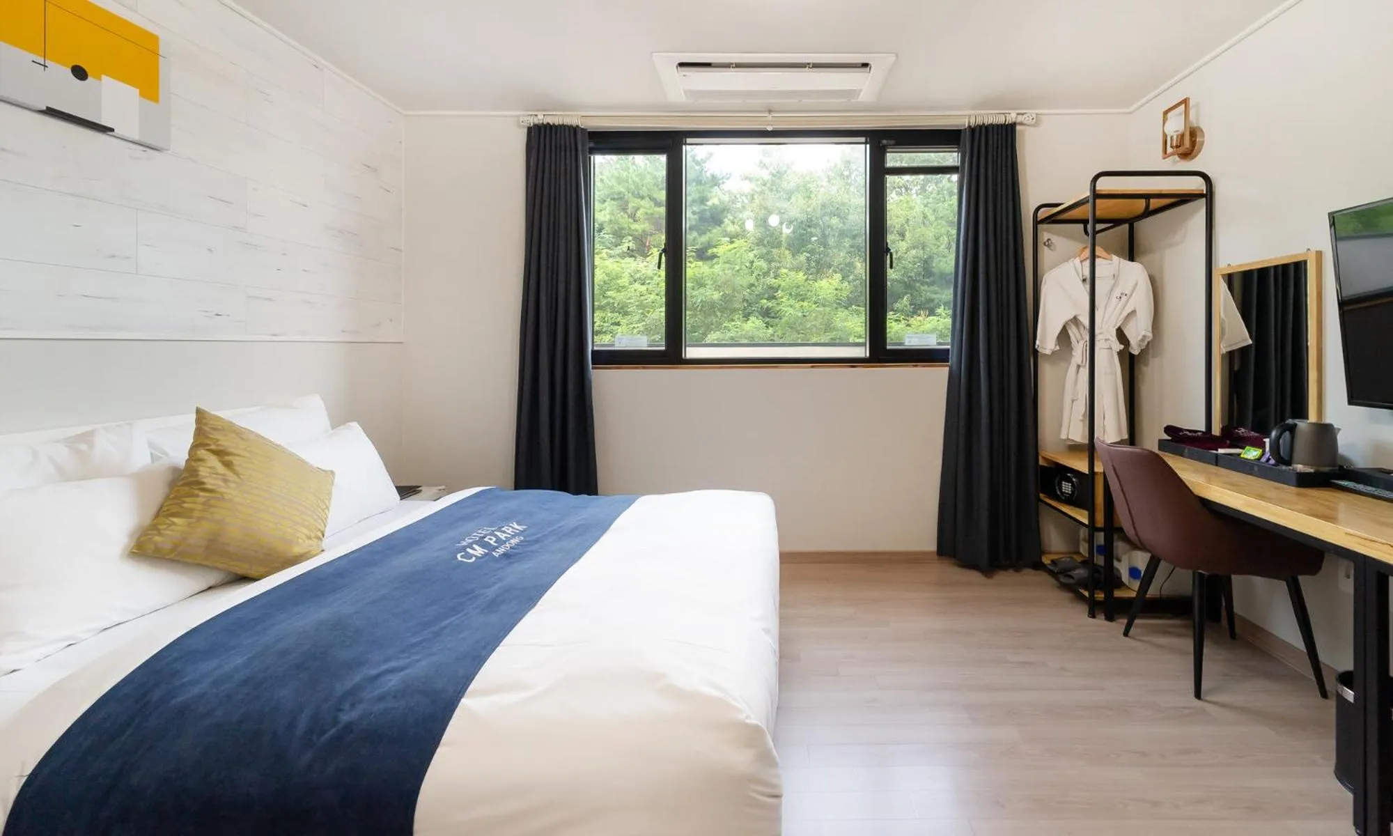 Bed in CM Park Hotel