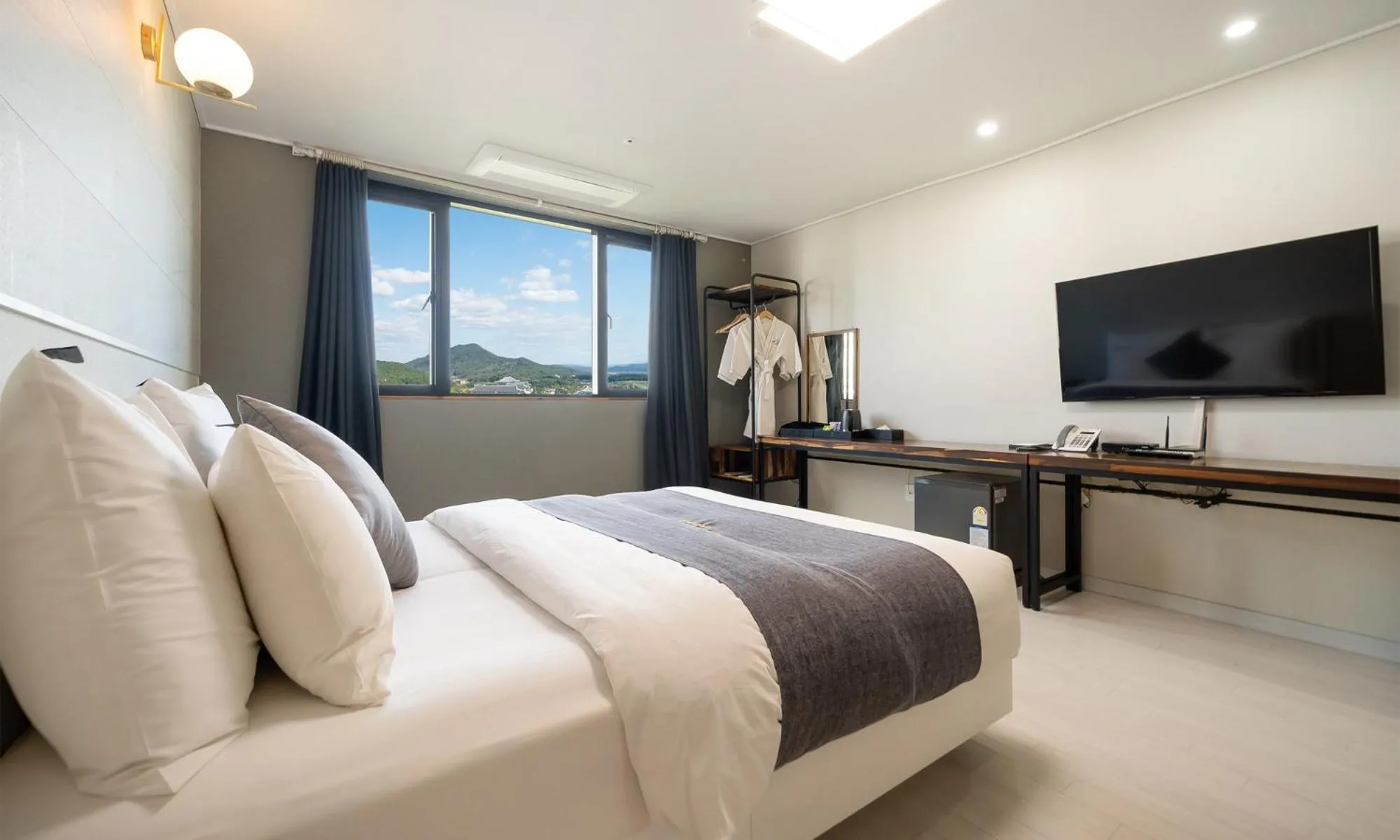 Bed in CM Park Hotel