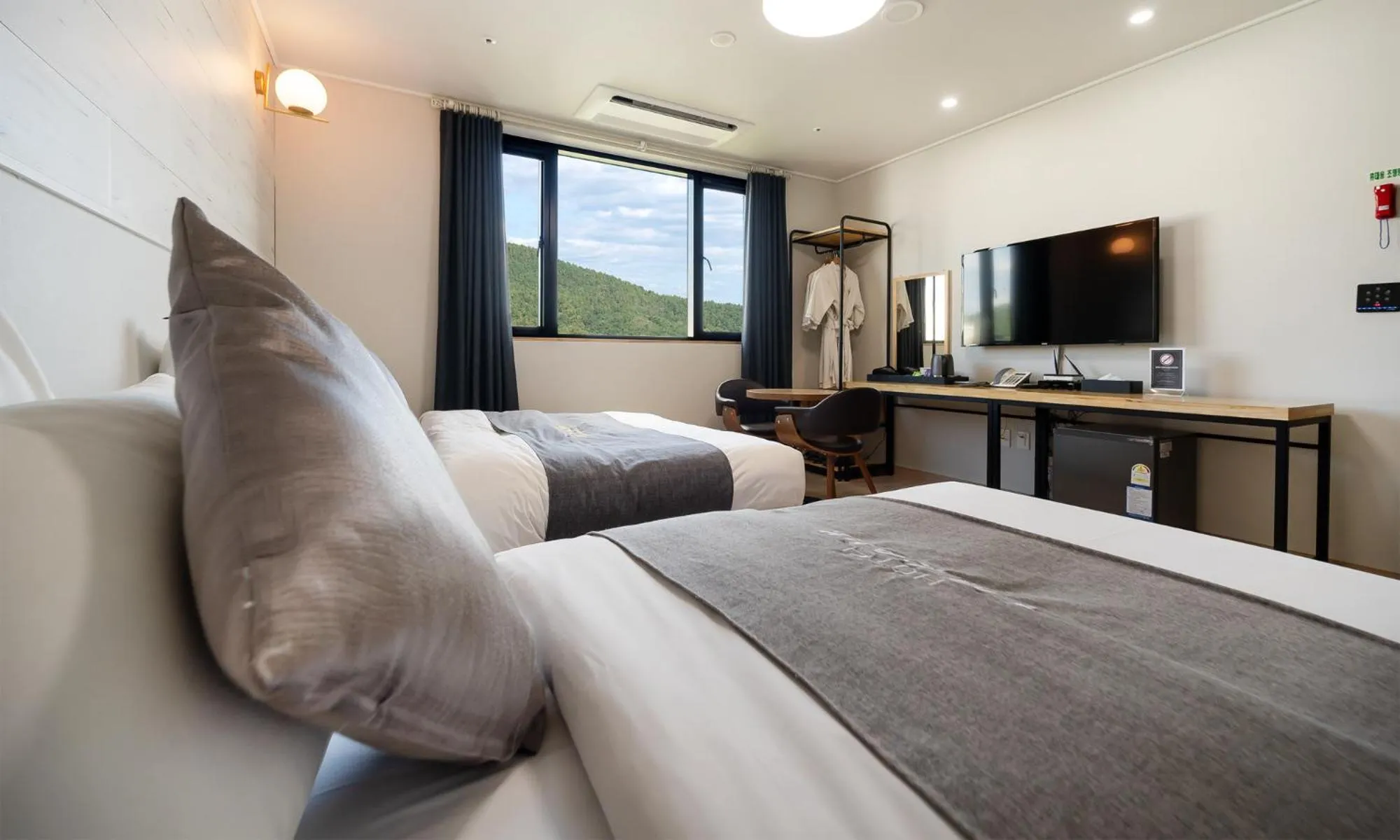 Bed in CM Park Hotel