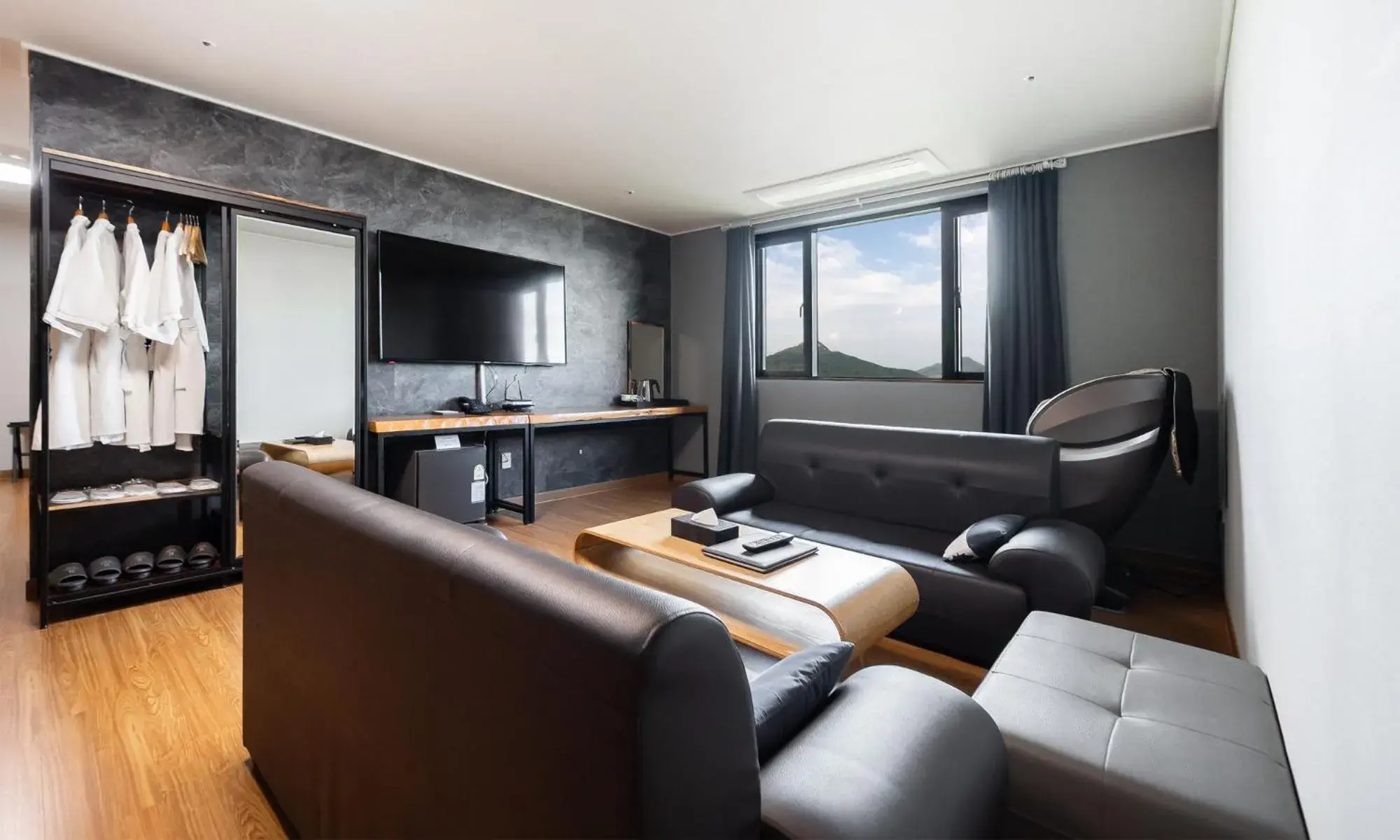 VVIP in CM Park Hotel VVIP in CM Park Hotel