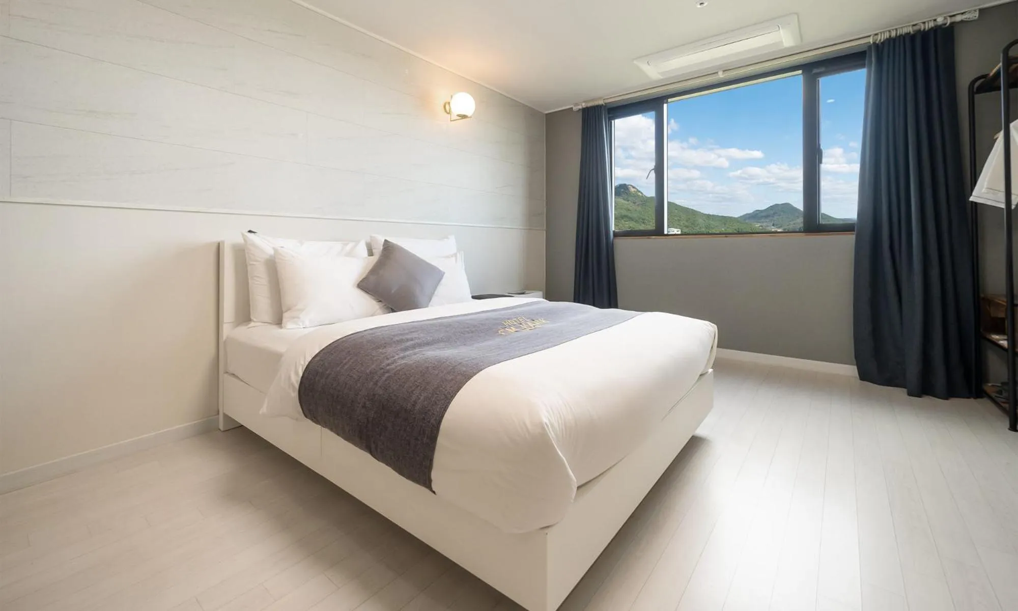 Bed in CM Park Hotel