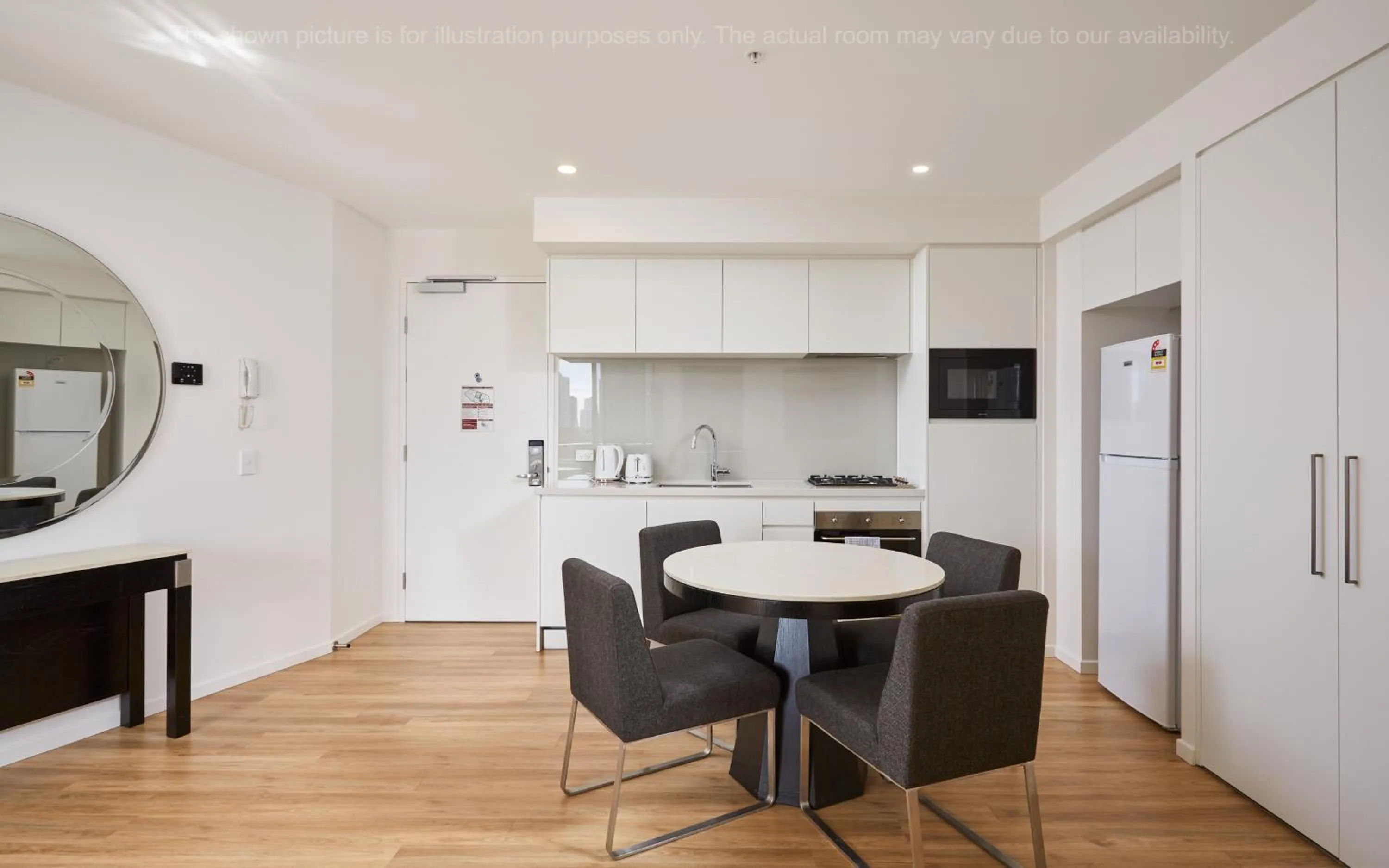 Dining area in Ruby Gold Coast By Serain