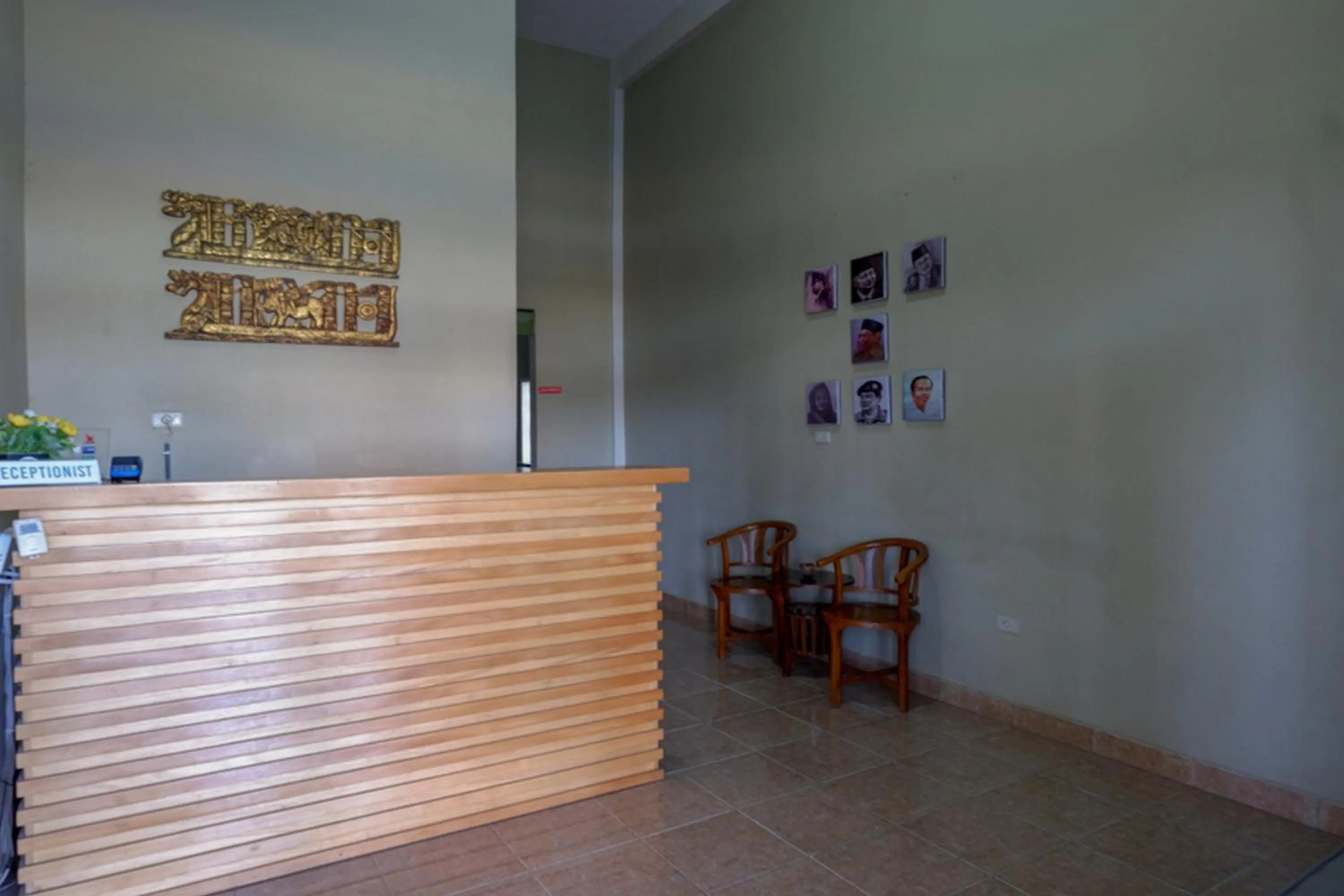 Lobby or reception in RedDoorz Syariah At Jalan Jenderal Sudirman Palopo