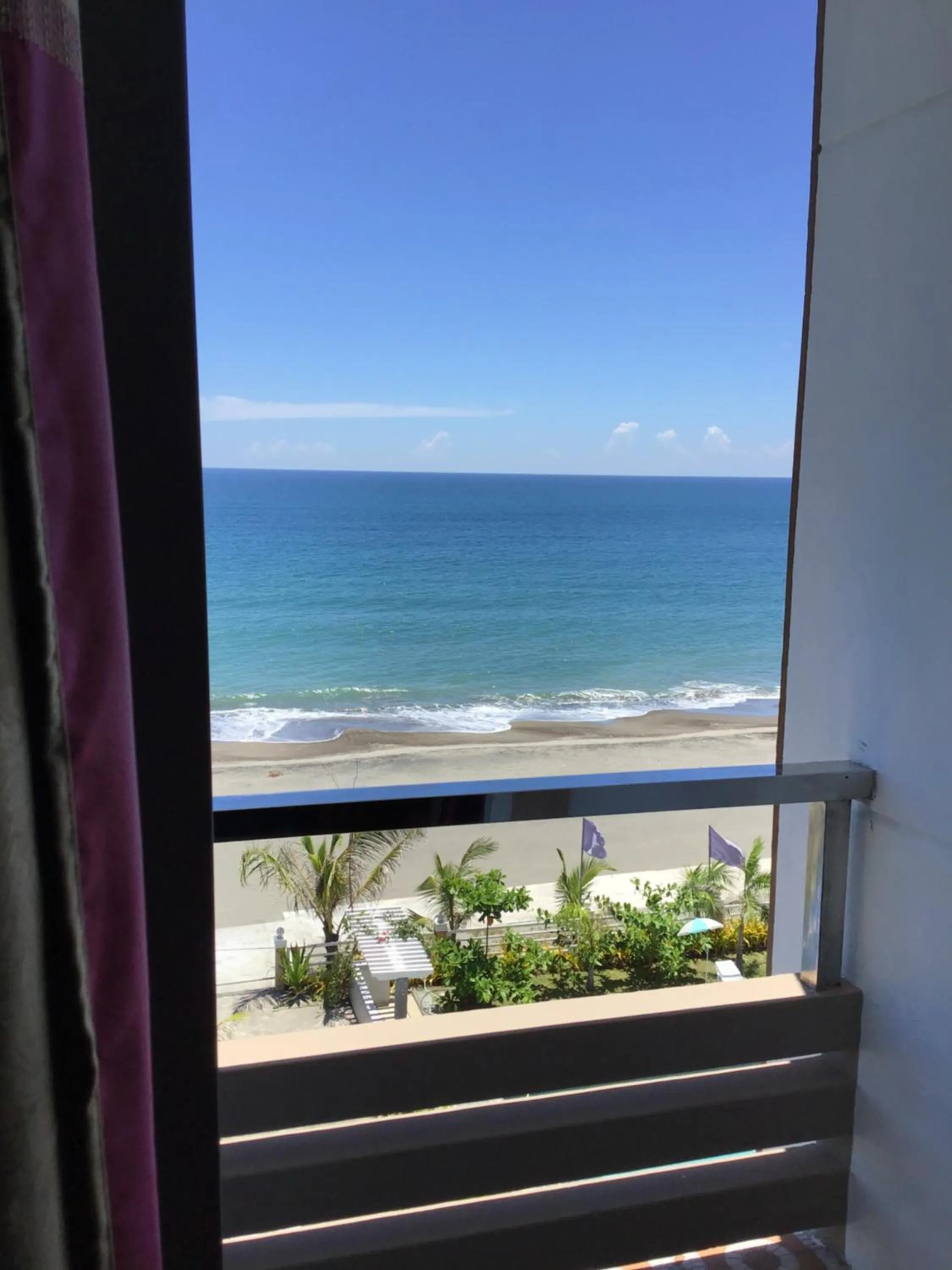 EM Royalle Hotel & Beach Resort