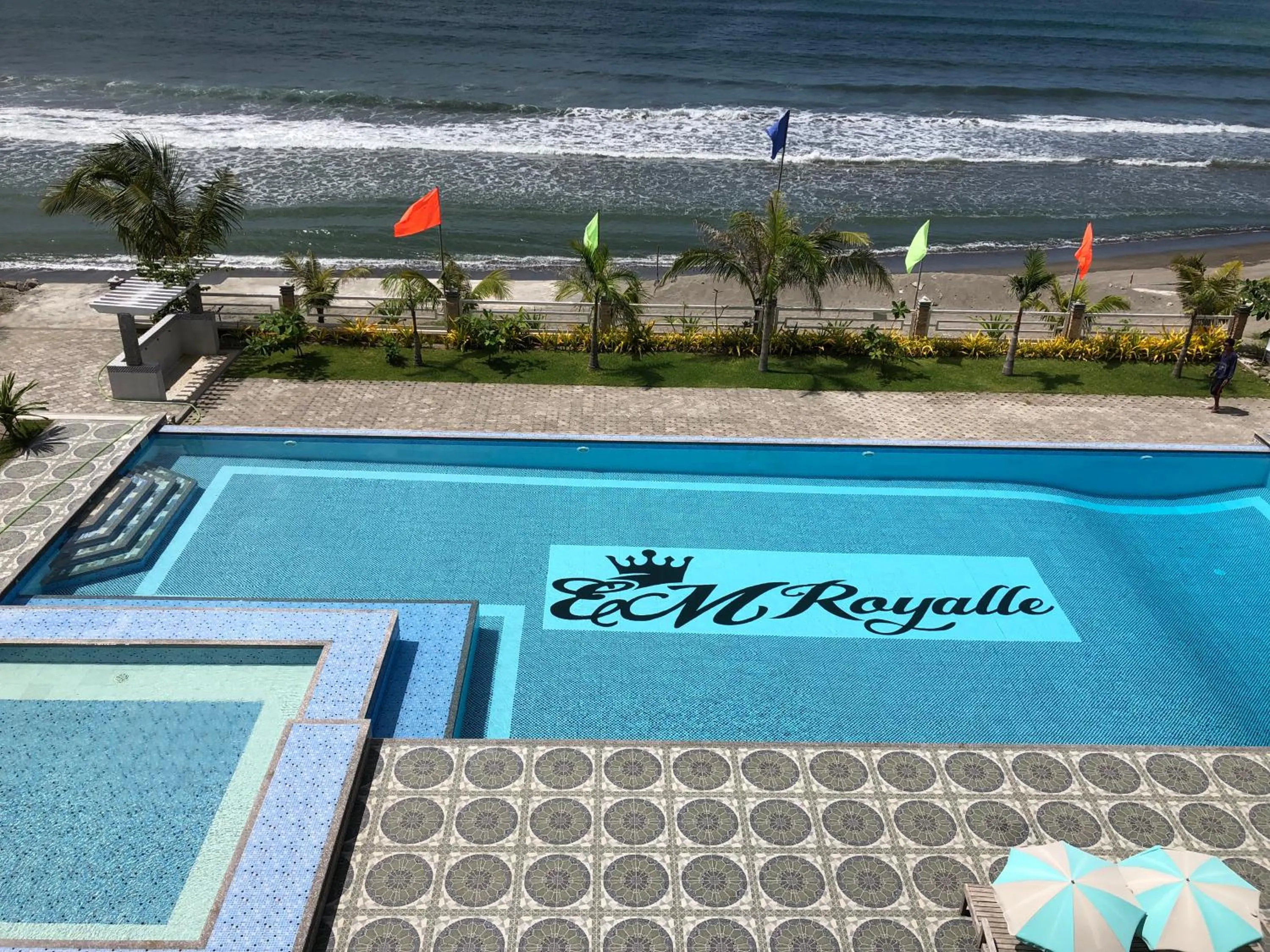 EM Royalle Hotel & Beach Resort