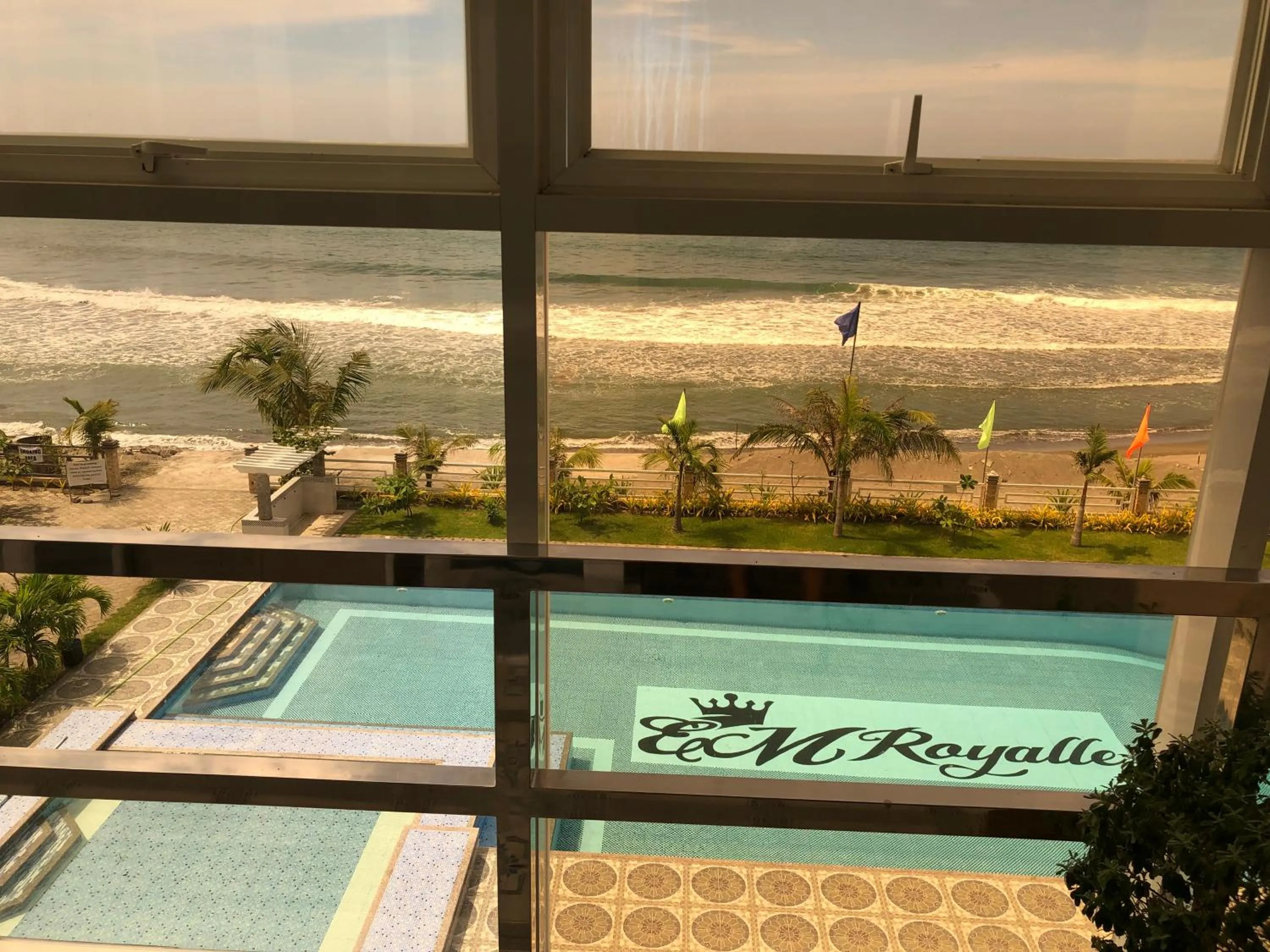 EM Royalle Hotel & Beach Resort