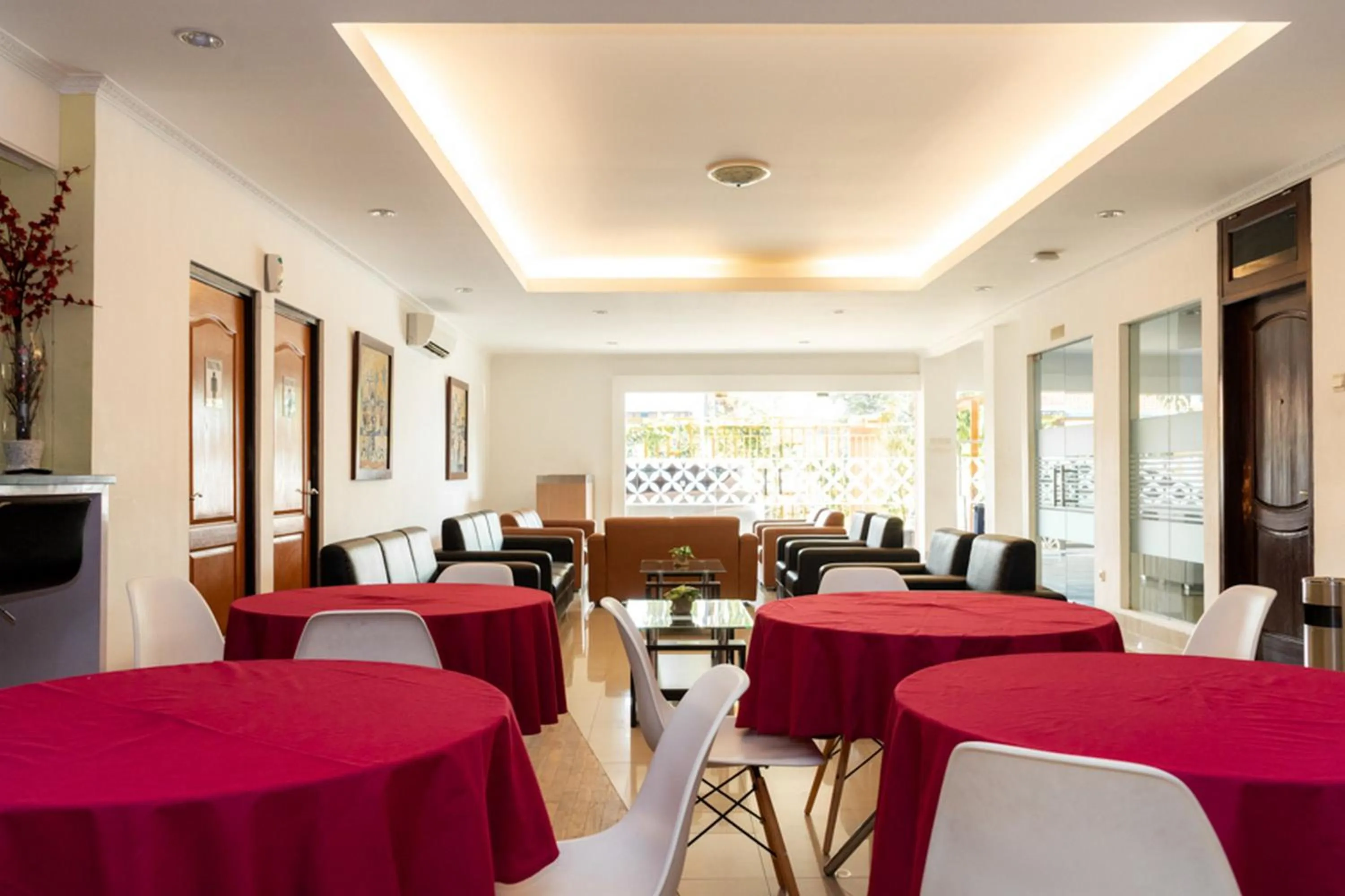 RedDoorz Plus Syariah near Java Supermall Semarang 2