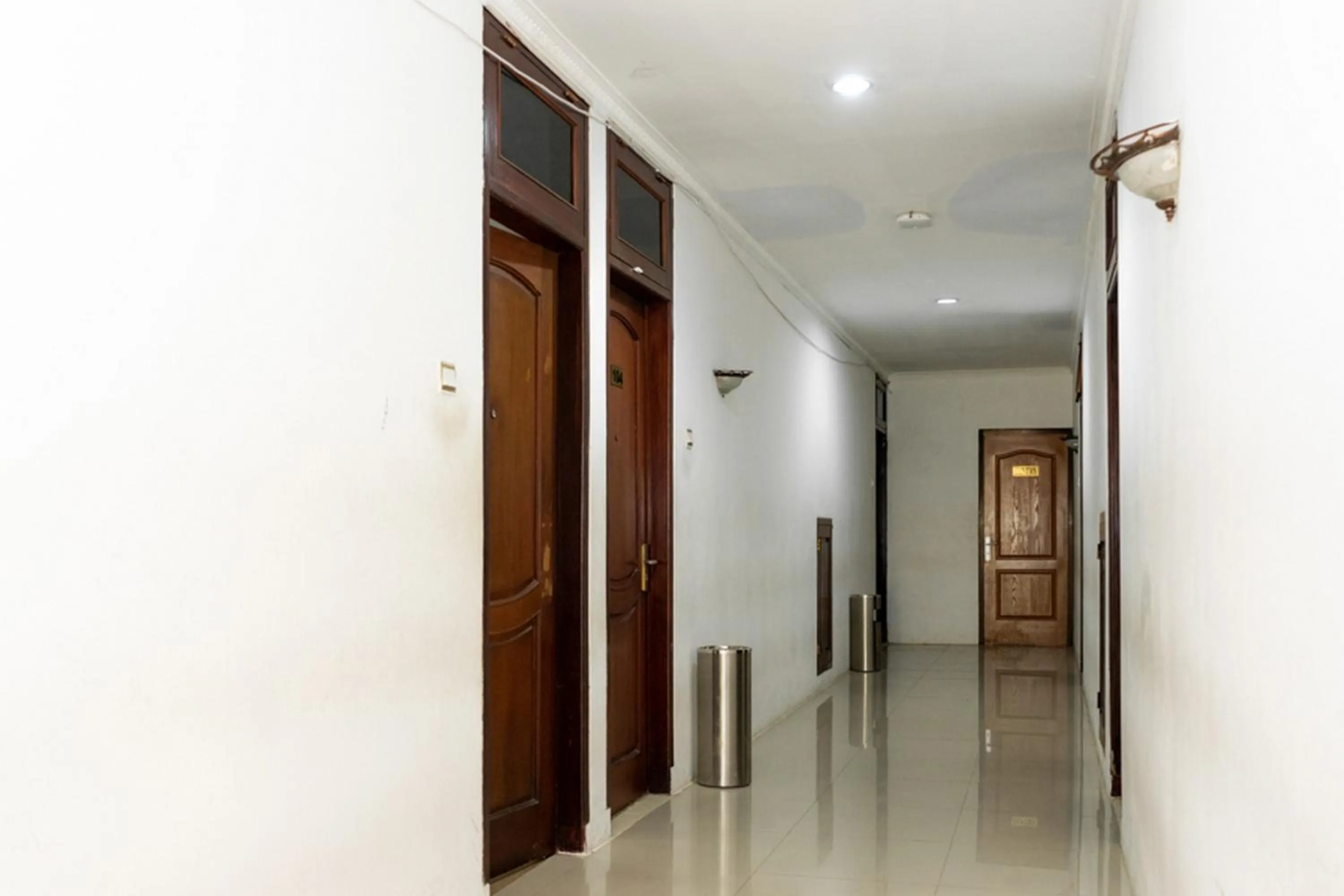 RedDoorz Plus Syariah near Java Supermall Semarang 2
