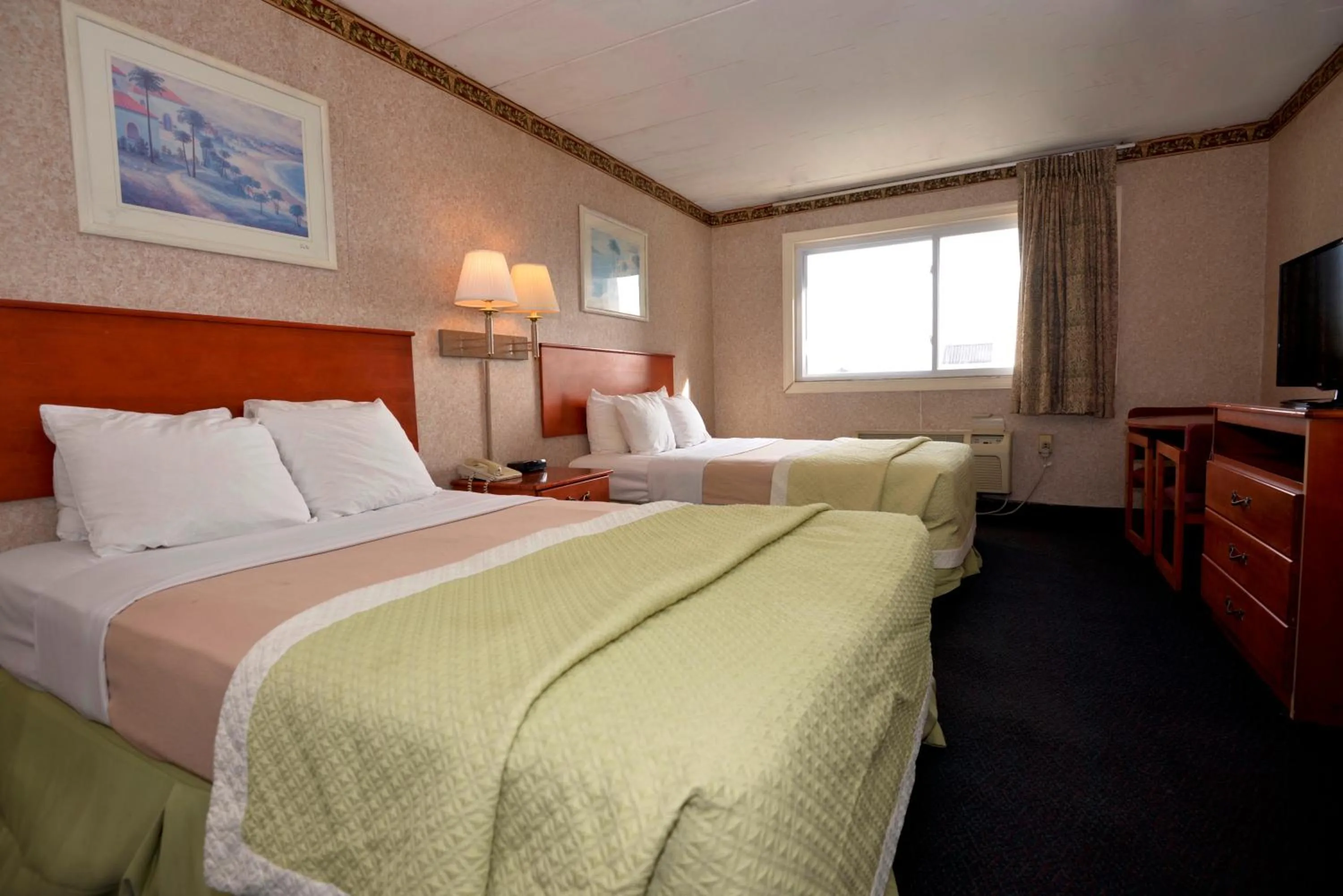 Photo of the whole room, Bed in Days Inn by Wyndham Atlantic City Beachblock