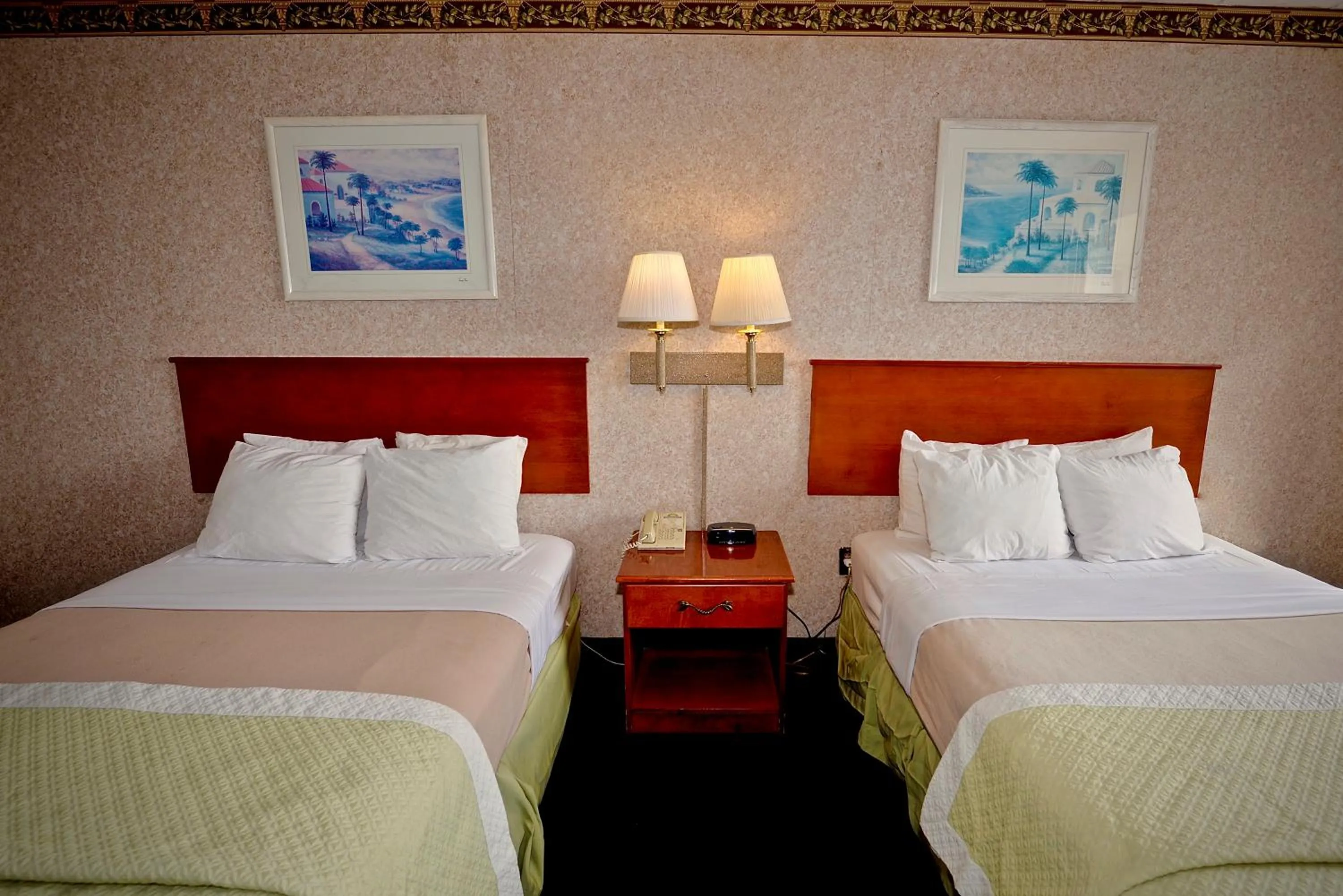 Photo of the whole room, Bed in Days Inn by Wyndham Atlantic City Beachblock