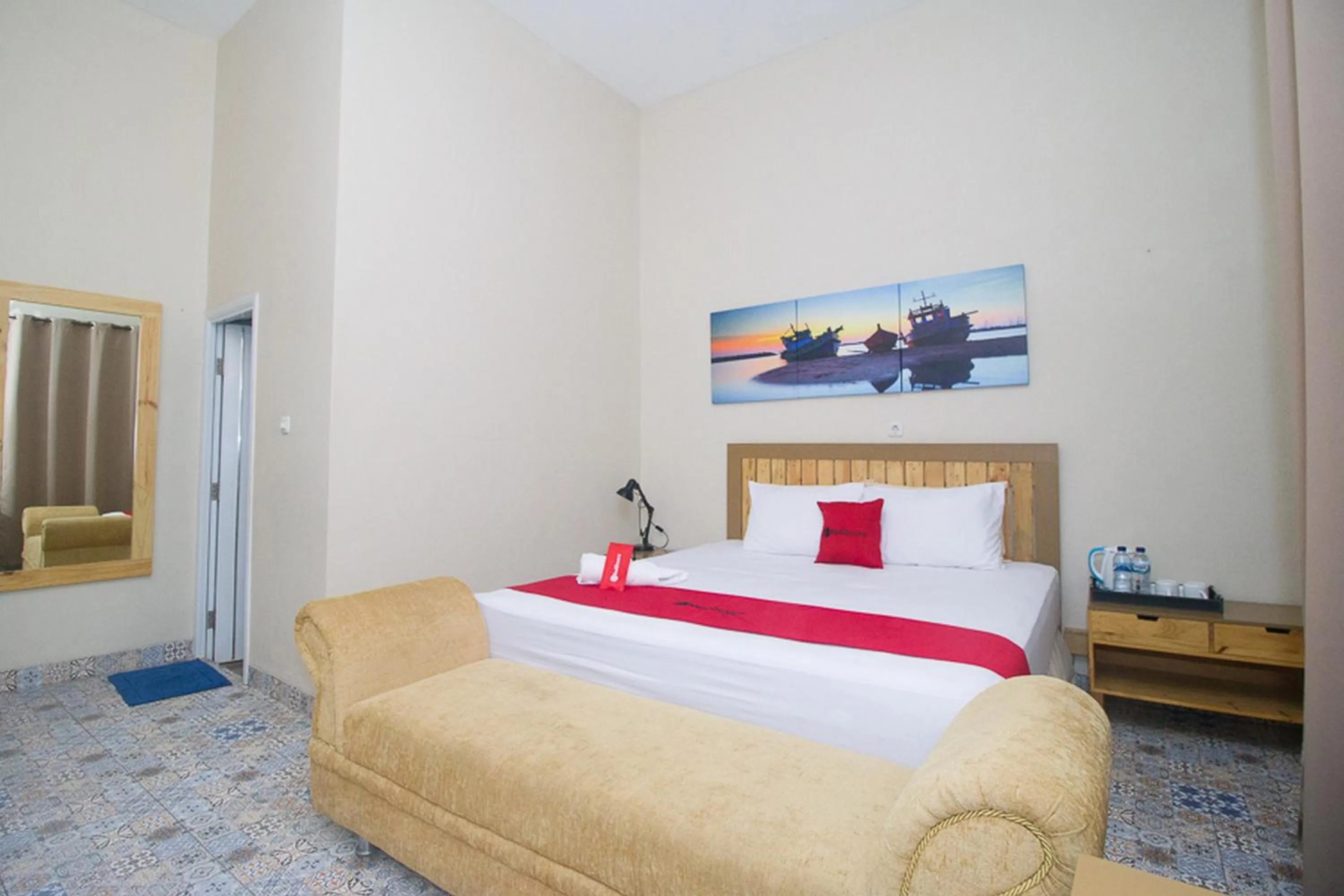 Bedroom, Bed in RedDoorz Plus Syariah near Alun Alun Sampang