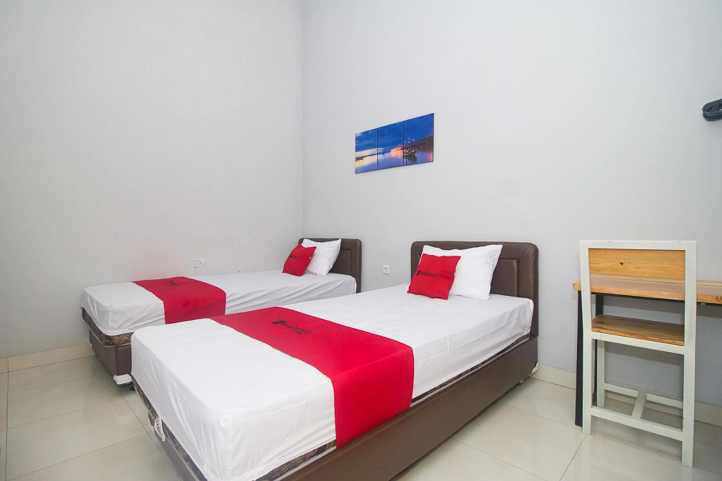 Bedroom, Bed in RedDoorz Plus Syariah near Alun Alun Sampang