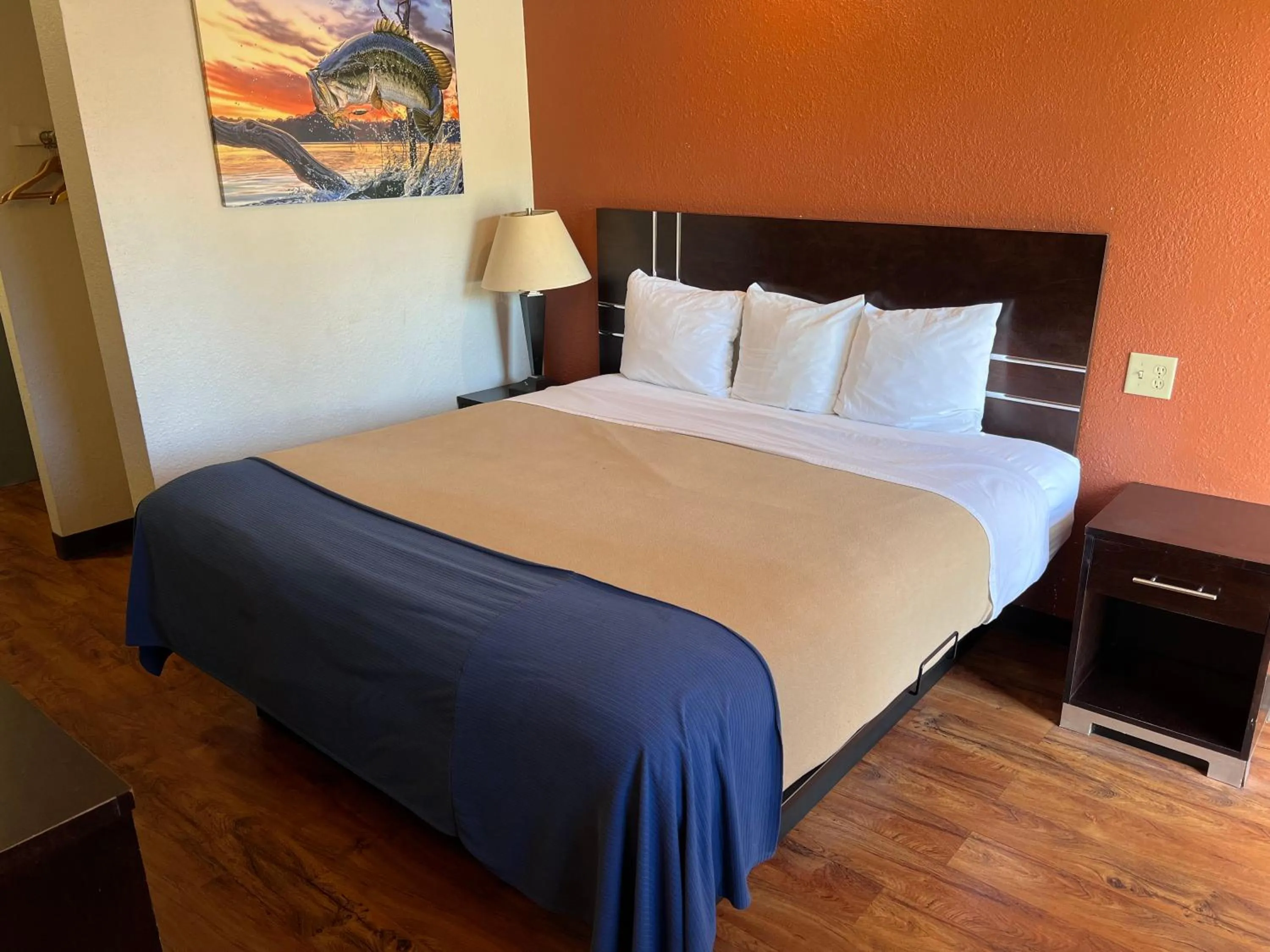 Bed in Budget Inn of Okeechobee