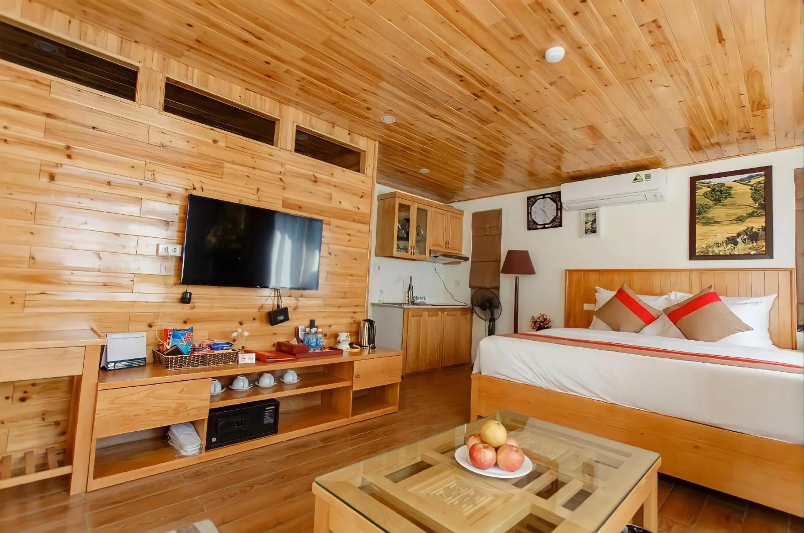 Living room, Bed in SaPa Retreat Condotel