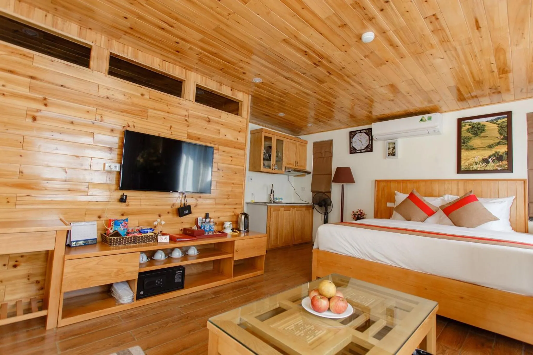 Photo of the whole room, Bed in SaPa Retreat Condotel