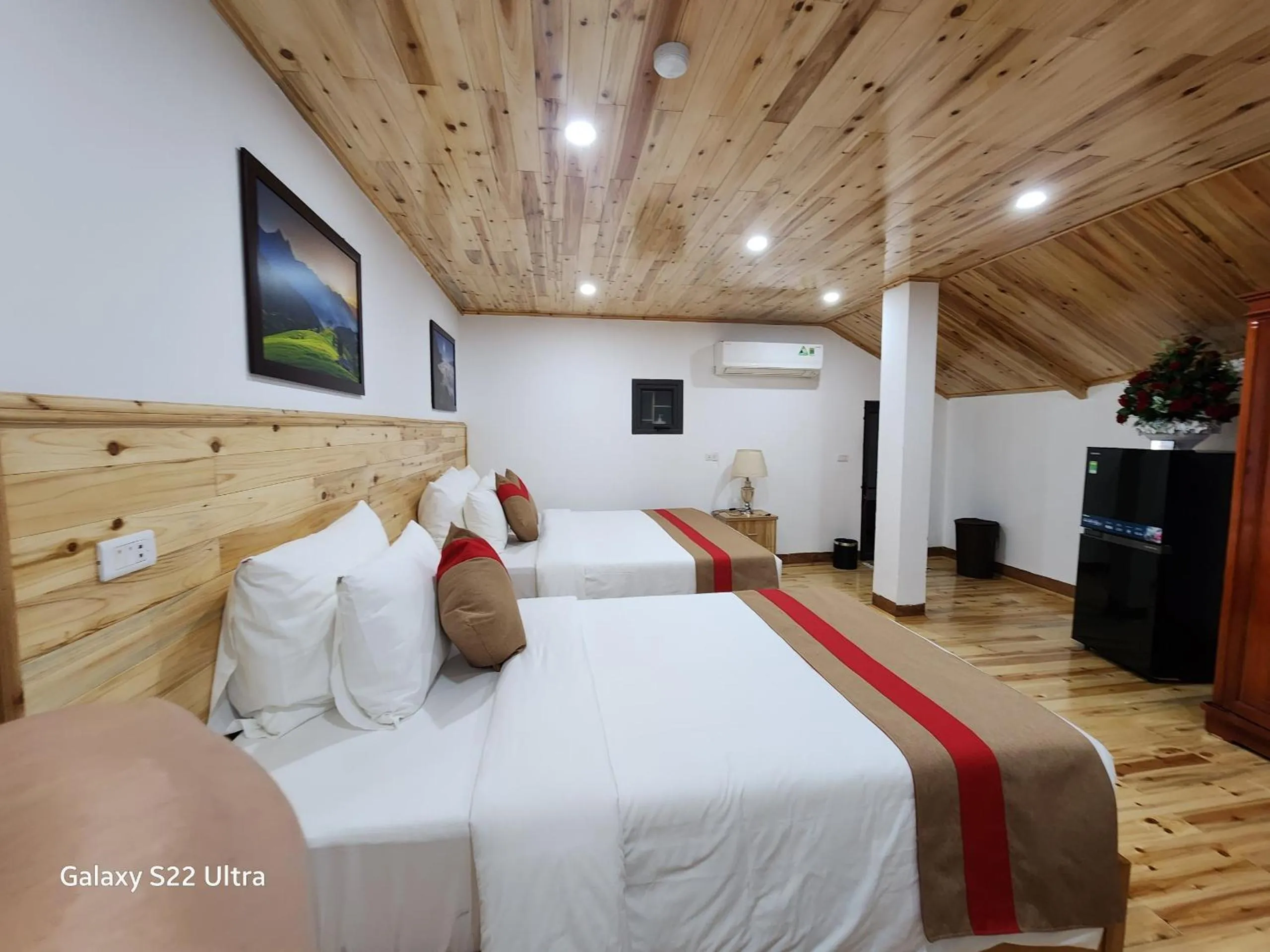Photo of the whole room, Bed in SaPa Retreat Condotel