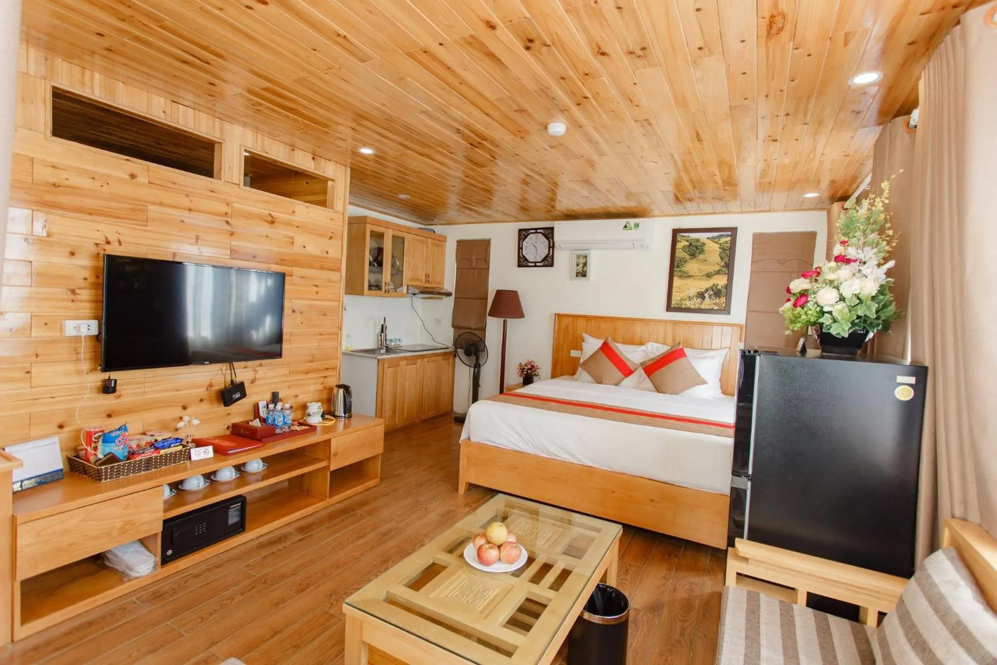 Communal lounge/ TV room, Bed in SaPa Retreat Condotel