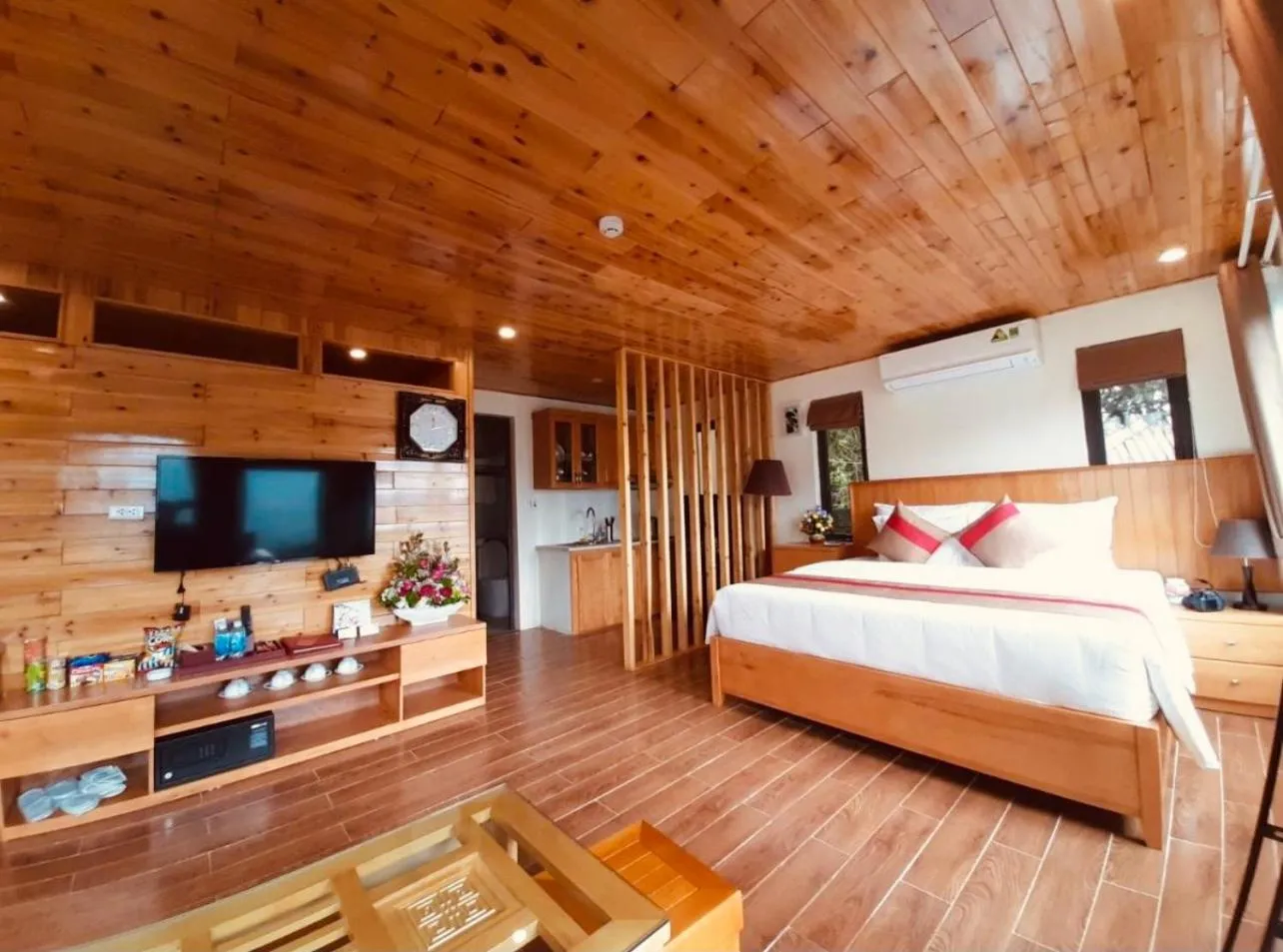 Photo of the whole room, Bed in SaPa Retreat Condotel